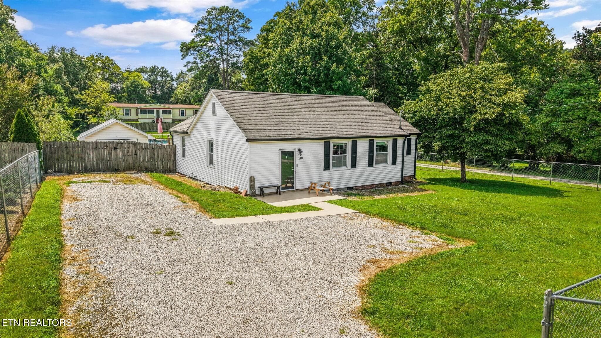 6411-bob-varner-rd-knoxville-tn-driveway - 6411 Bob Varner Rd, Knoxville, TN 37918