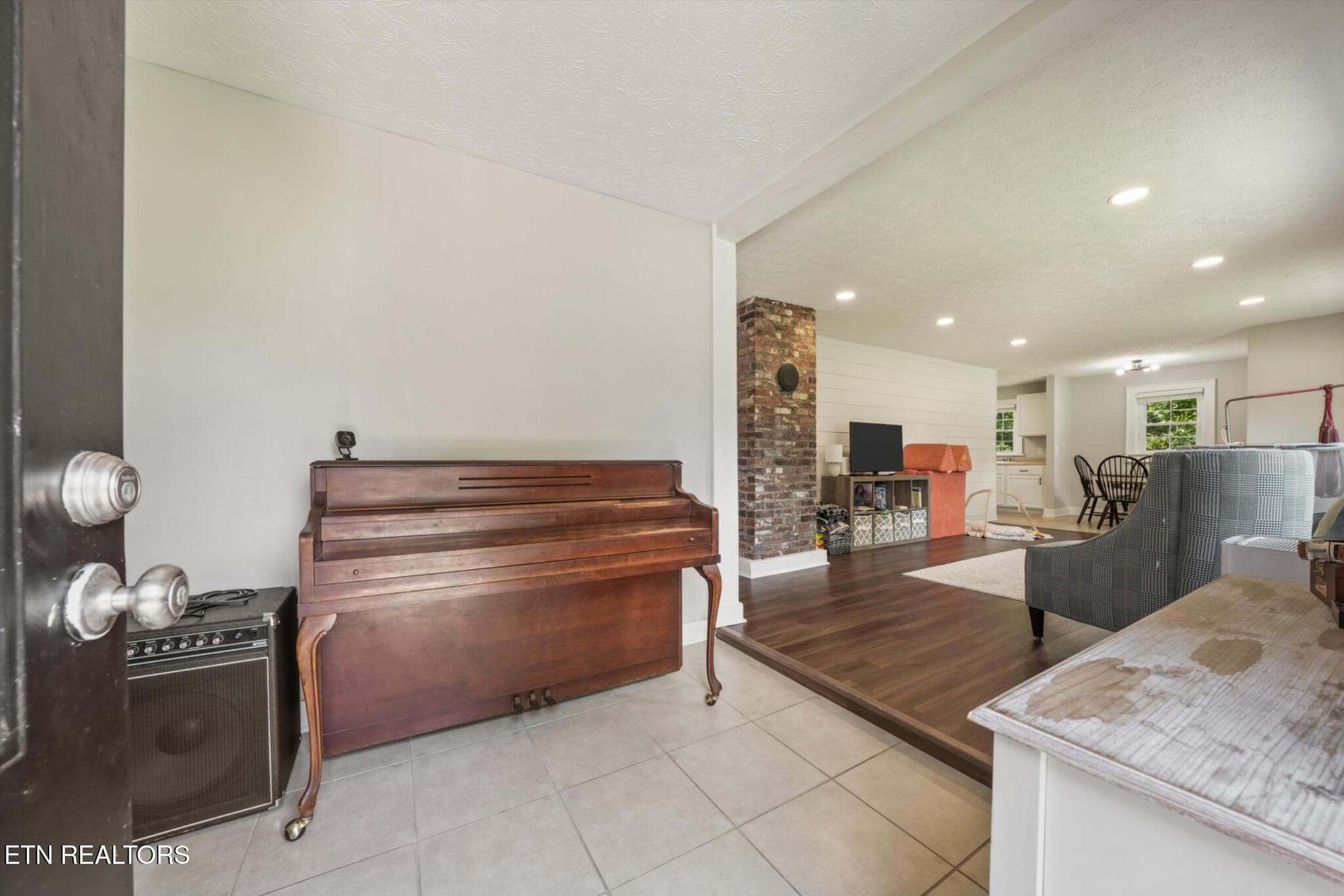6411-bob-varner-rd-knoxville-tn-front-en - 6411 Bob Varner Rd, Knoxville, TN 37918