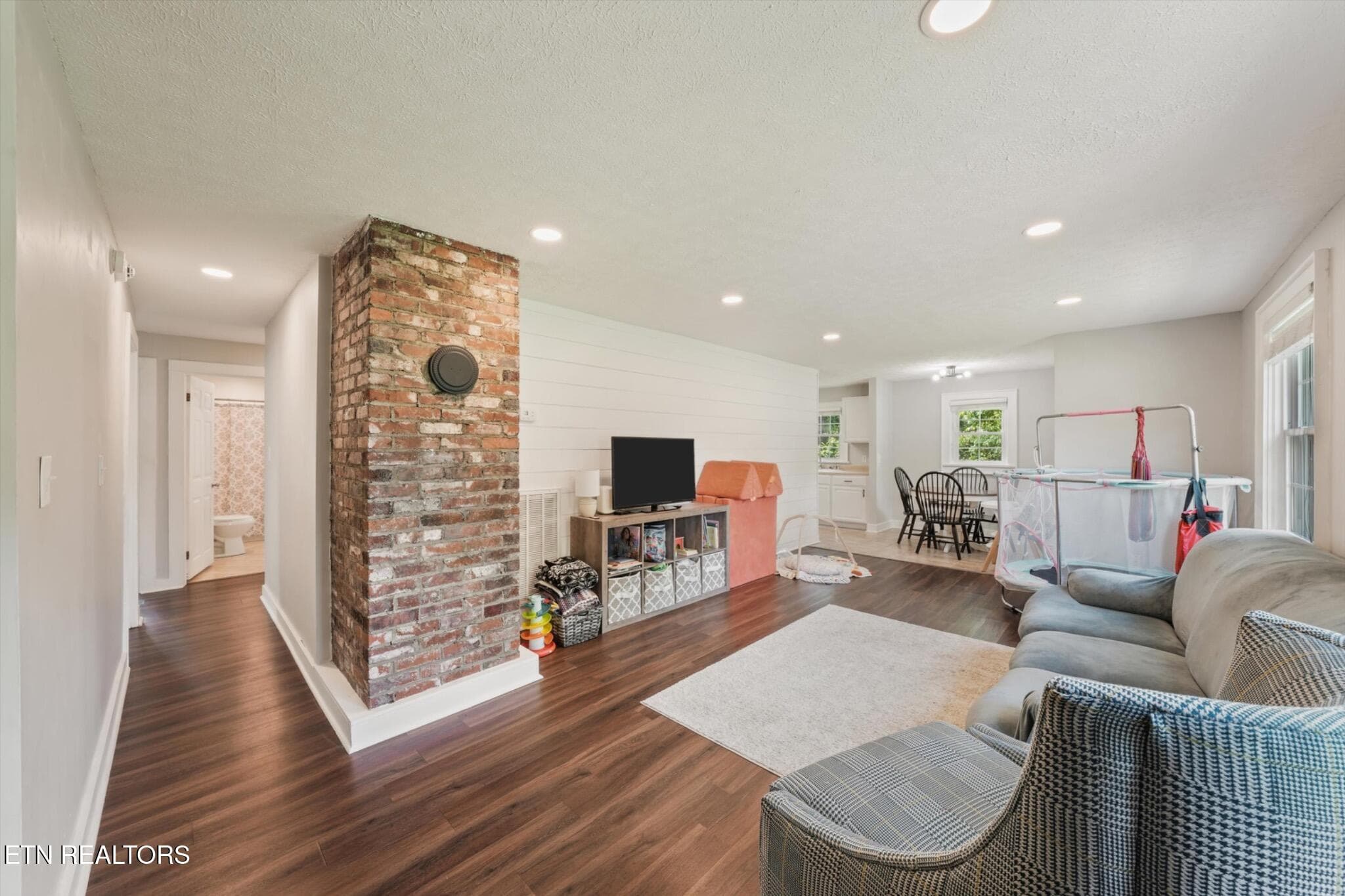 6411-bob-varner-rd-knoxville-tn-living-r - 6411 Bob Varner Rd, Knoxville, TN 37918