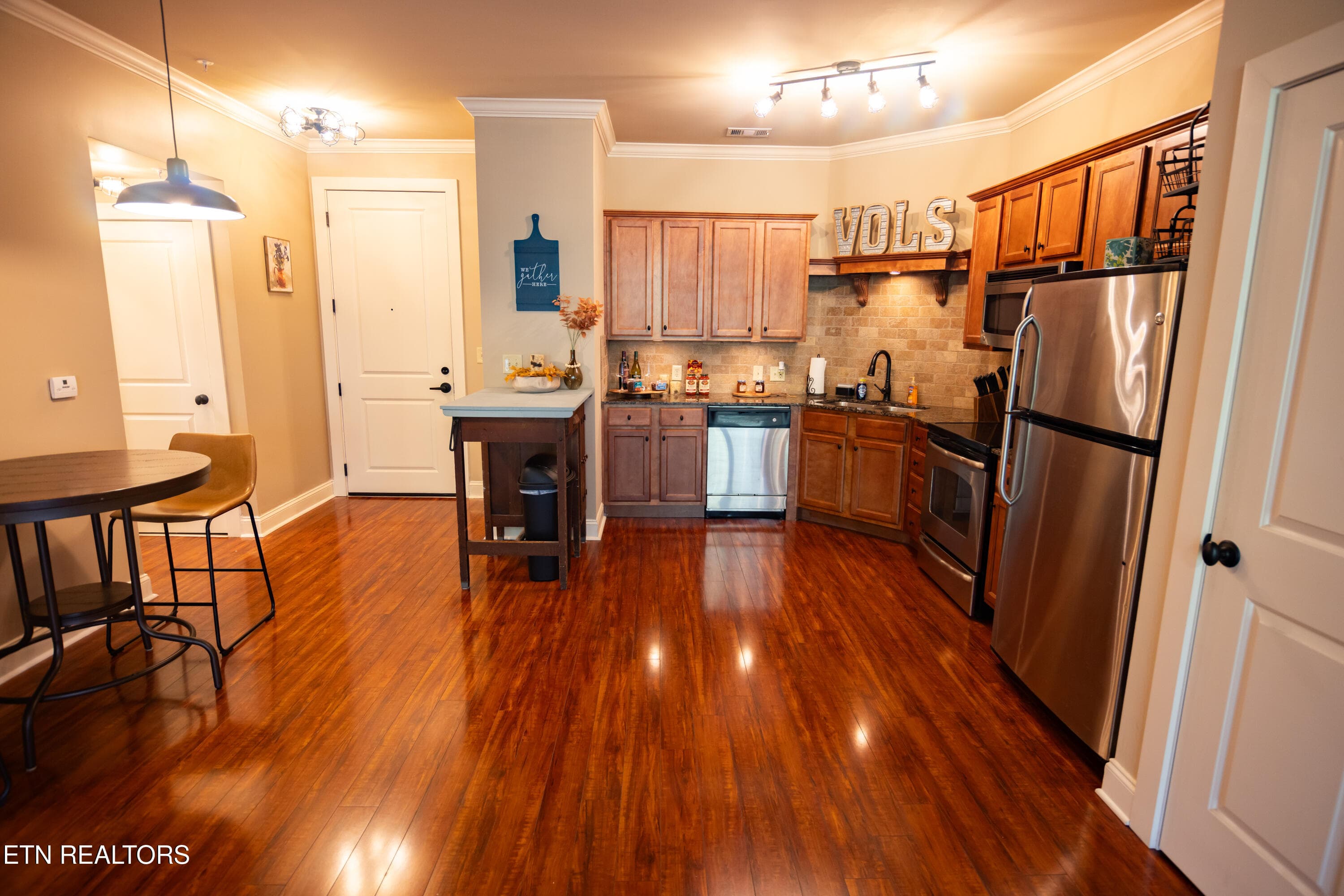 IMG_6509 - 445 W Blount Ave 303, Knoxville, TN 37920, Knoxville
