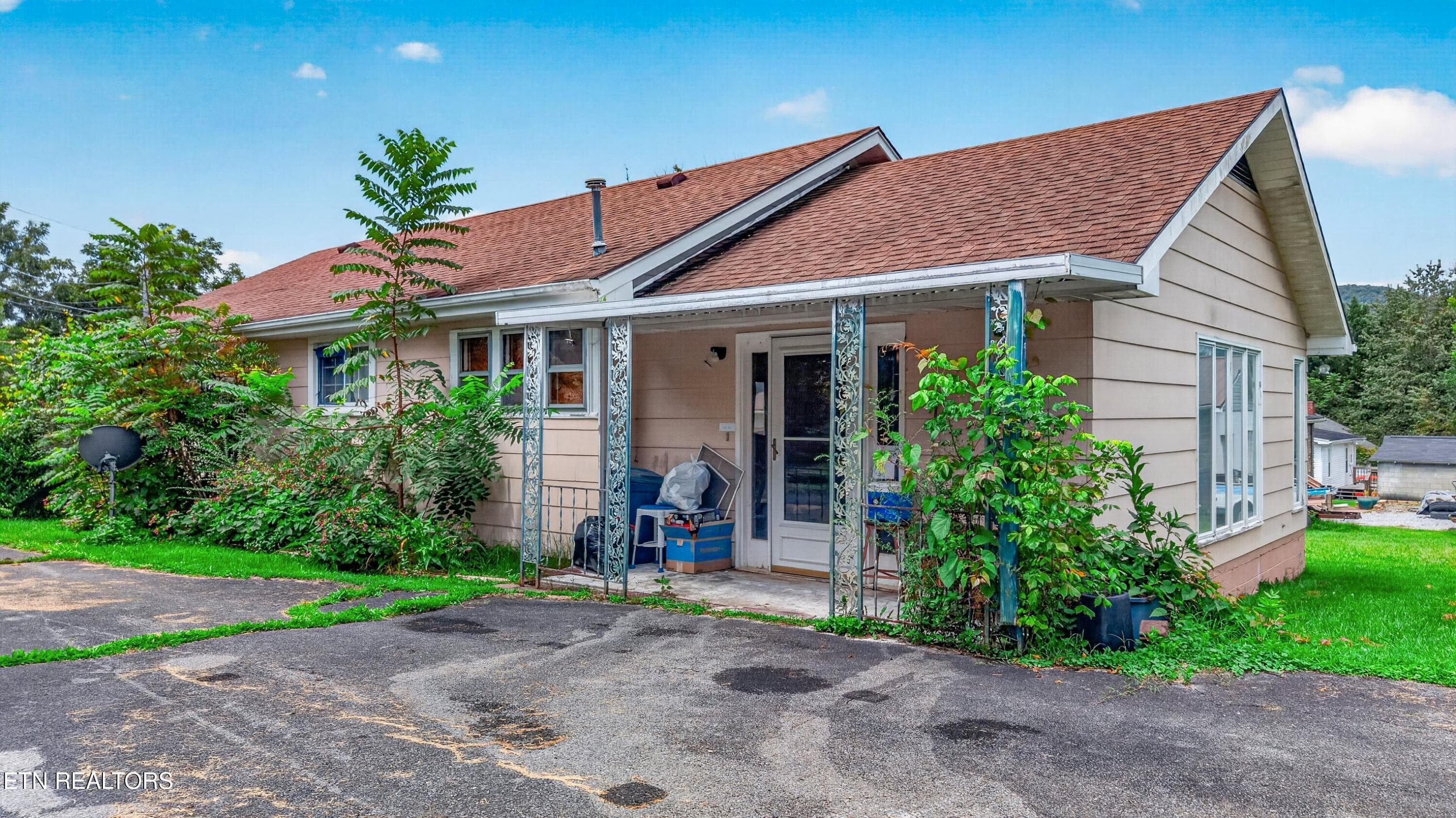 003-126JeffersonStreet-Erwin-TN-37650-SM - 126 Jefferson St, Erwin, TN 37650