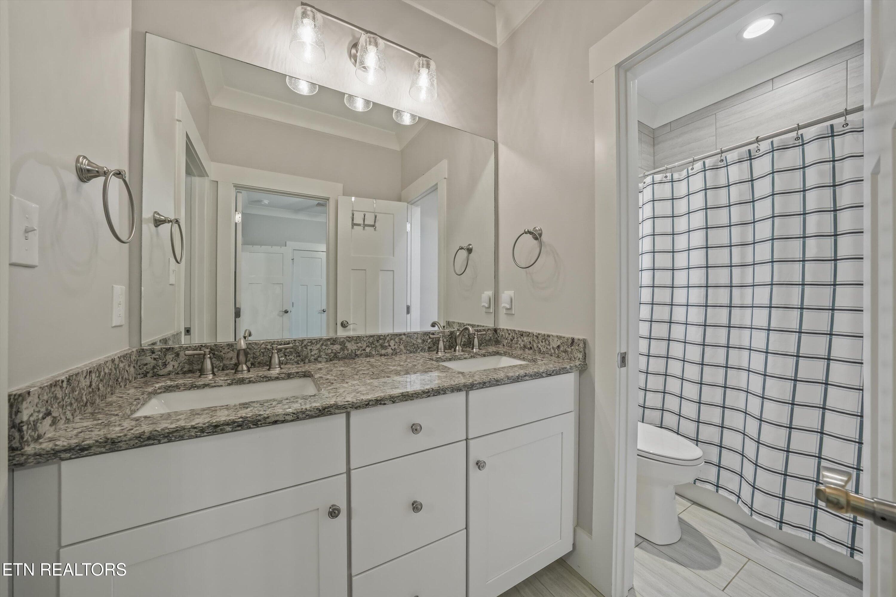 Jack-and-Jill bathroom - 7703 Madgewood Lane, Knoxville, TN 37909, Knoxville