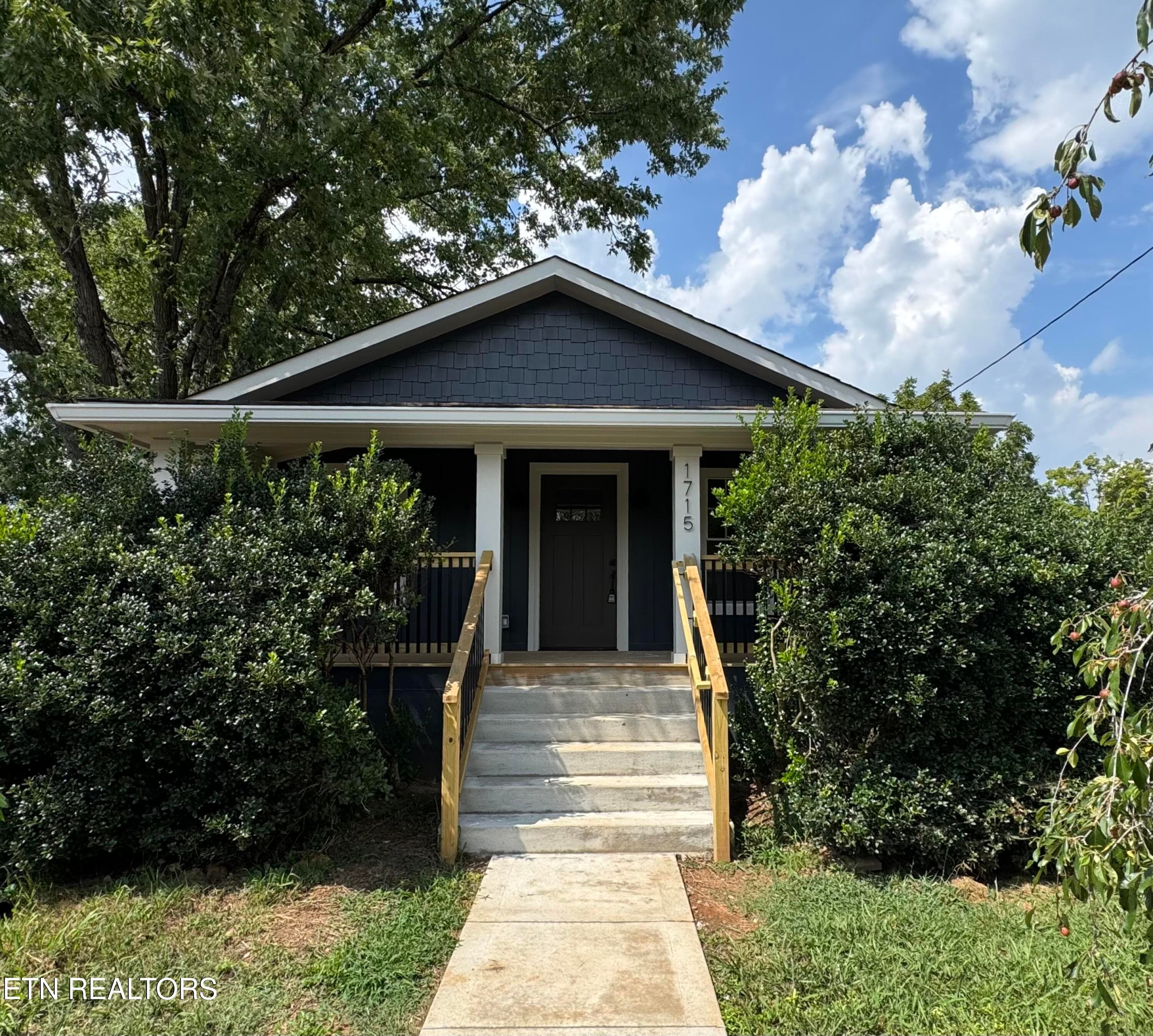 1715 Minnis Ave, Knoxville, TN 37920