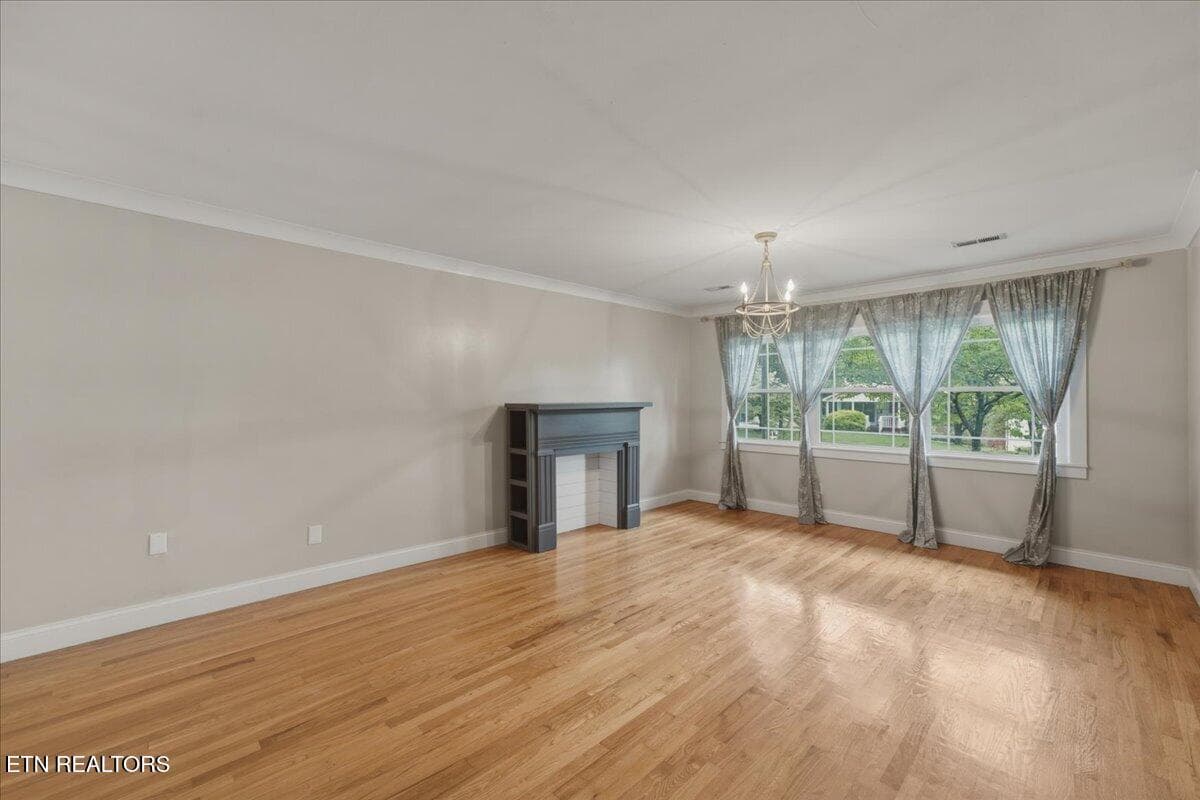03-Living Room - 3207 Hazelwood Rd, Knoxville, TN 37921