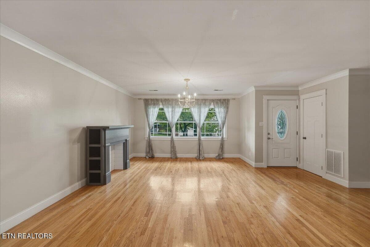 05-Living Room - 3207 Hazelwood Rd, Knoxville, TN 37921