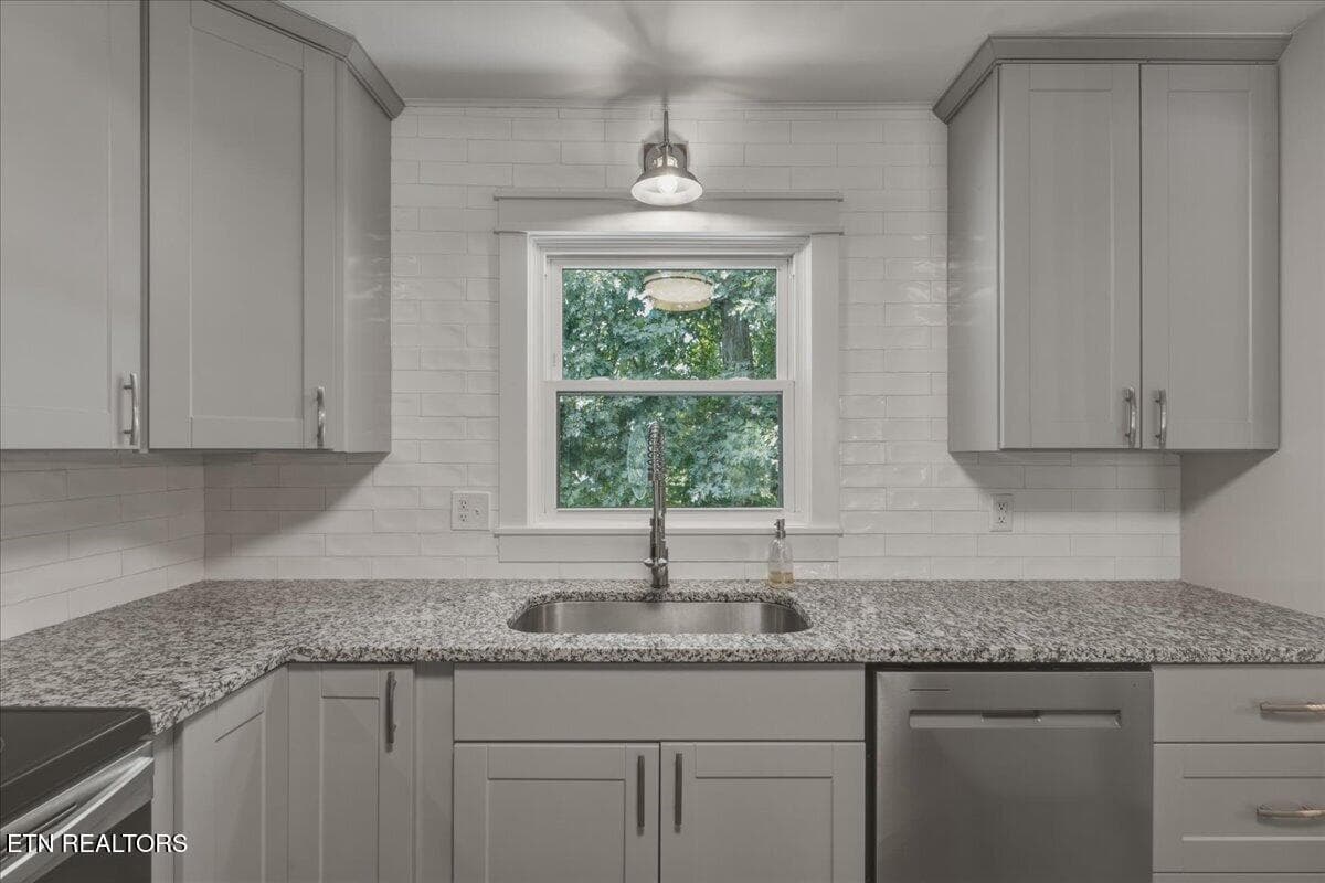 09-Kitchen - 3207 Hazelwood Rd, Knoxville, TN 37921