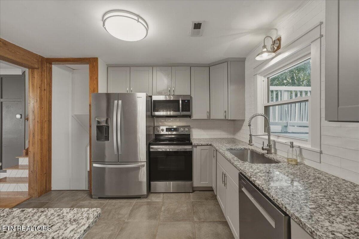 10-Kitchen - 3207 Hazelwood Rd, Knoxville, TN 37921