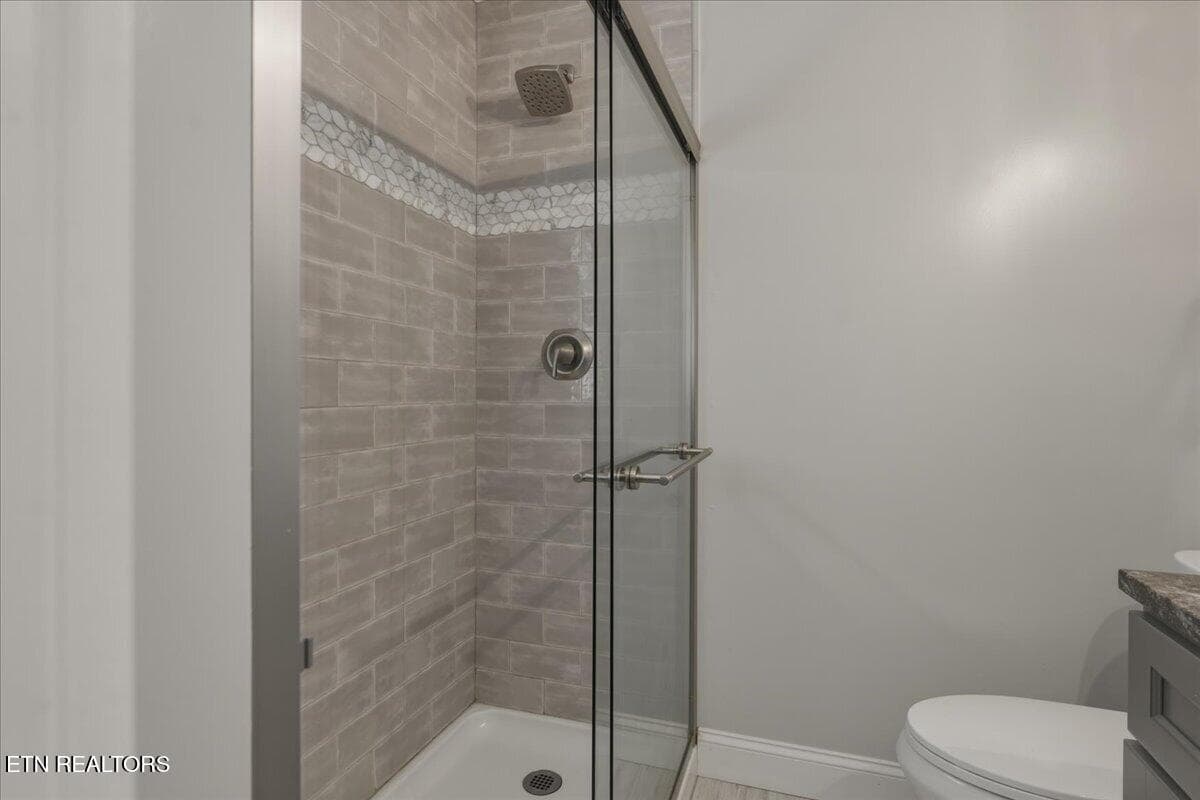 18-Primary Bath - 3207 Hazelwood Rd, Knoxville, TN 37921