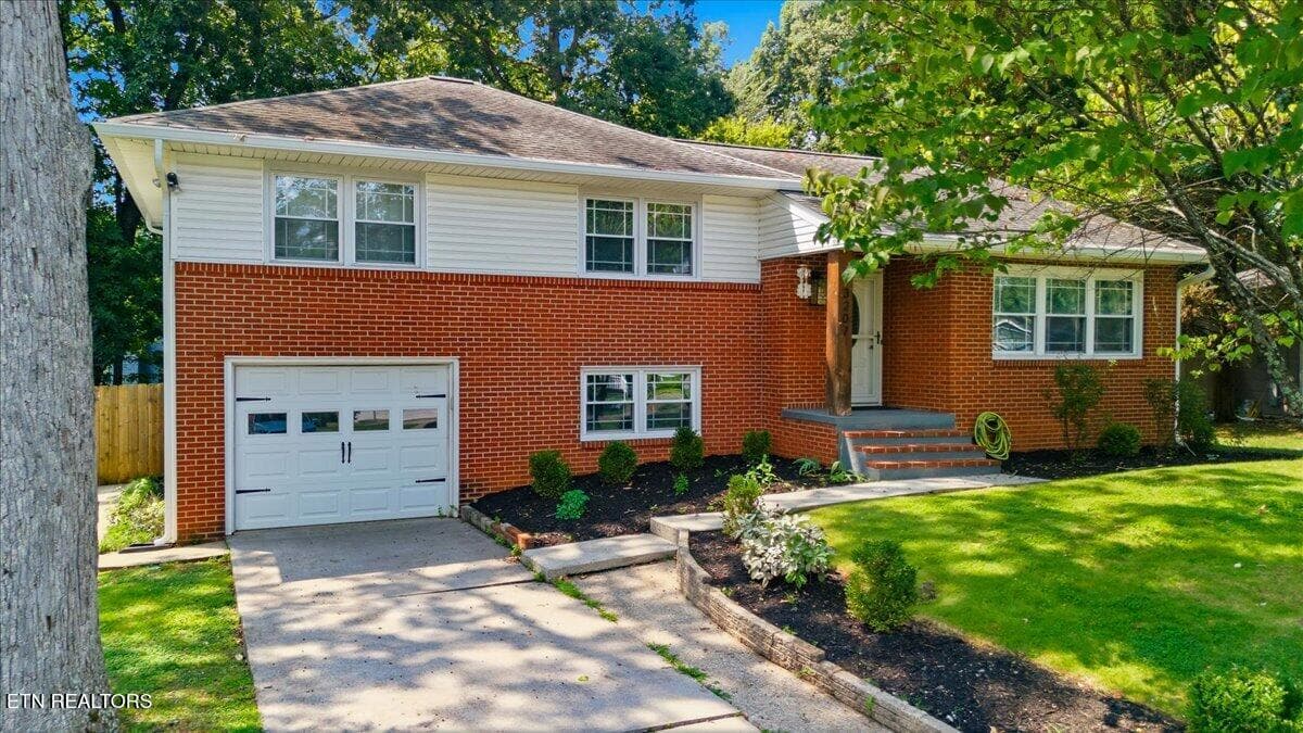 48-Exterior - 3207 Hazelwood Rd, Knoxville, TN 37921