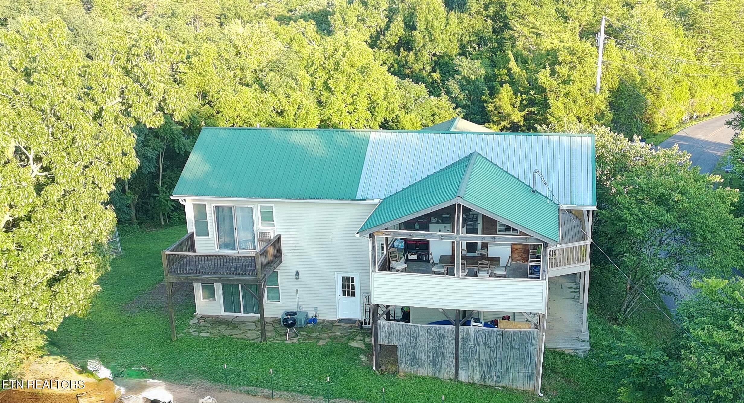 Back of House - 1225 Paradise Lane, Dandridge, TN 37725