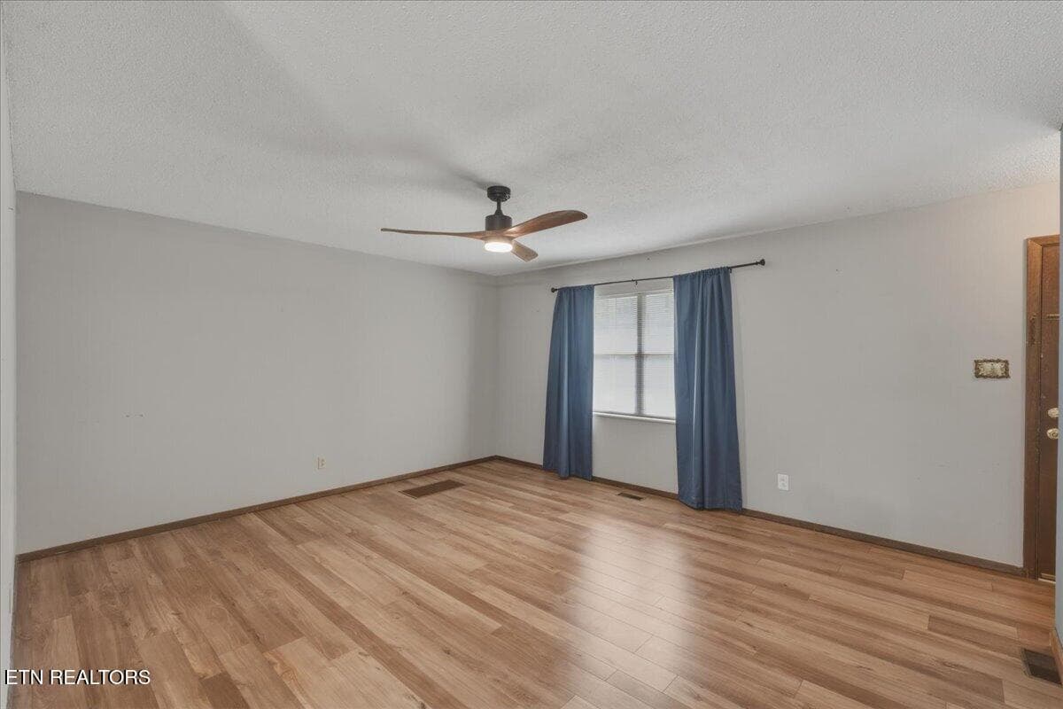 06-Living Room - 5731 Wooded Acres Drive, Knoxville, TN 37921, Knoxville