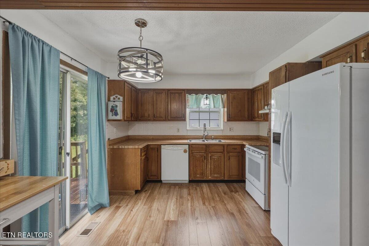09-Kitchen - 5731 Wooded Acres Drive, Knoxville, TN 37921, Knoxville