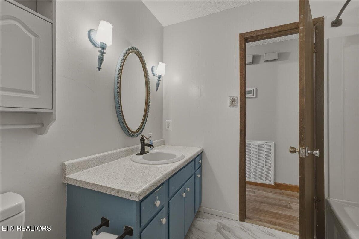 21-Full Bath - 5731 Wooded Acres Drive, Knoxville, TN 37921, Knoxville