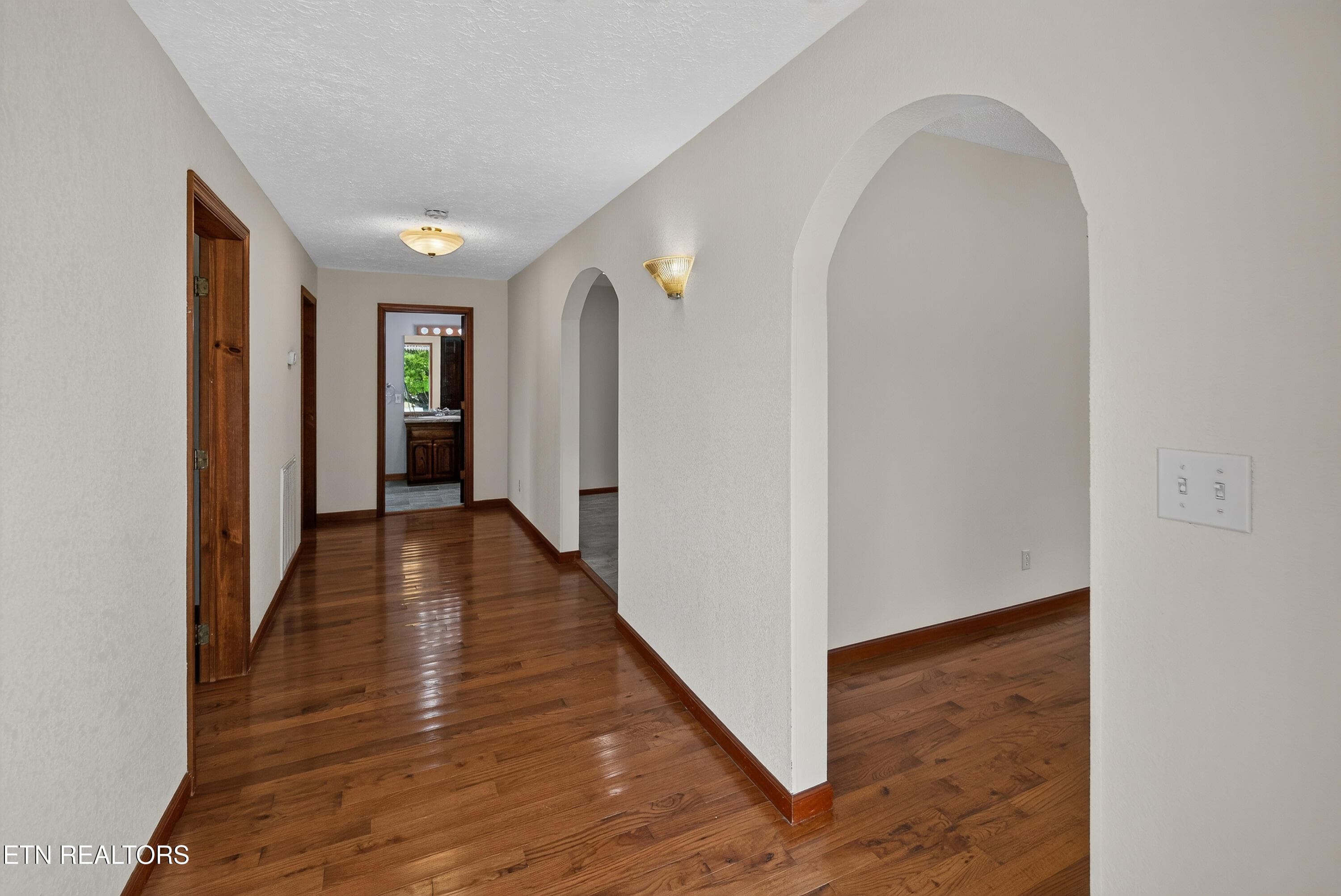Grand Entry Foyer - 1023 Minnesota Ave, Knoxville, TN 37921, Knoxville
