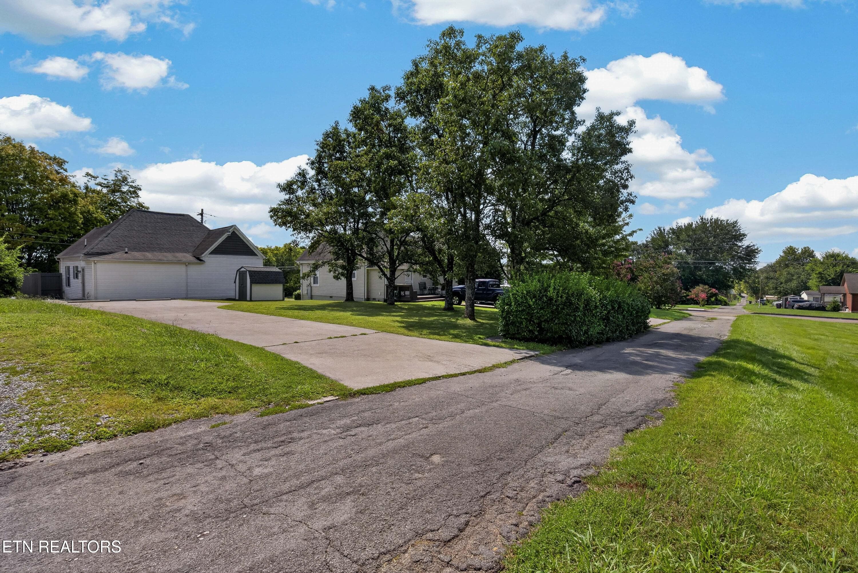 Driveway off Alleyway - 1023 Minnesota Ave, Knoxville, TN 37921, Knoxville