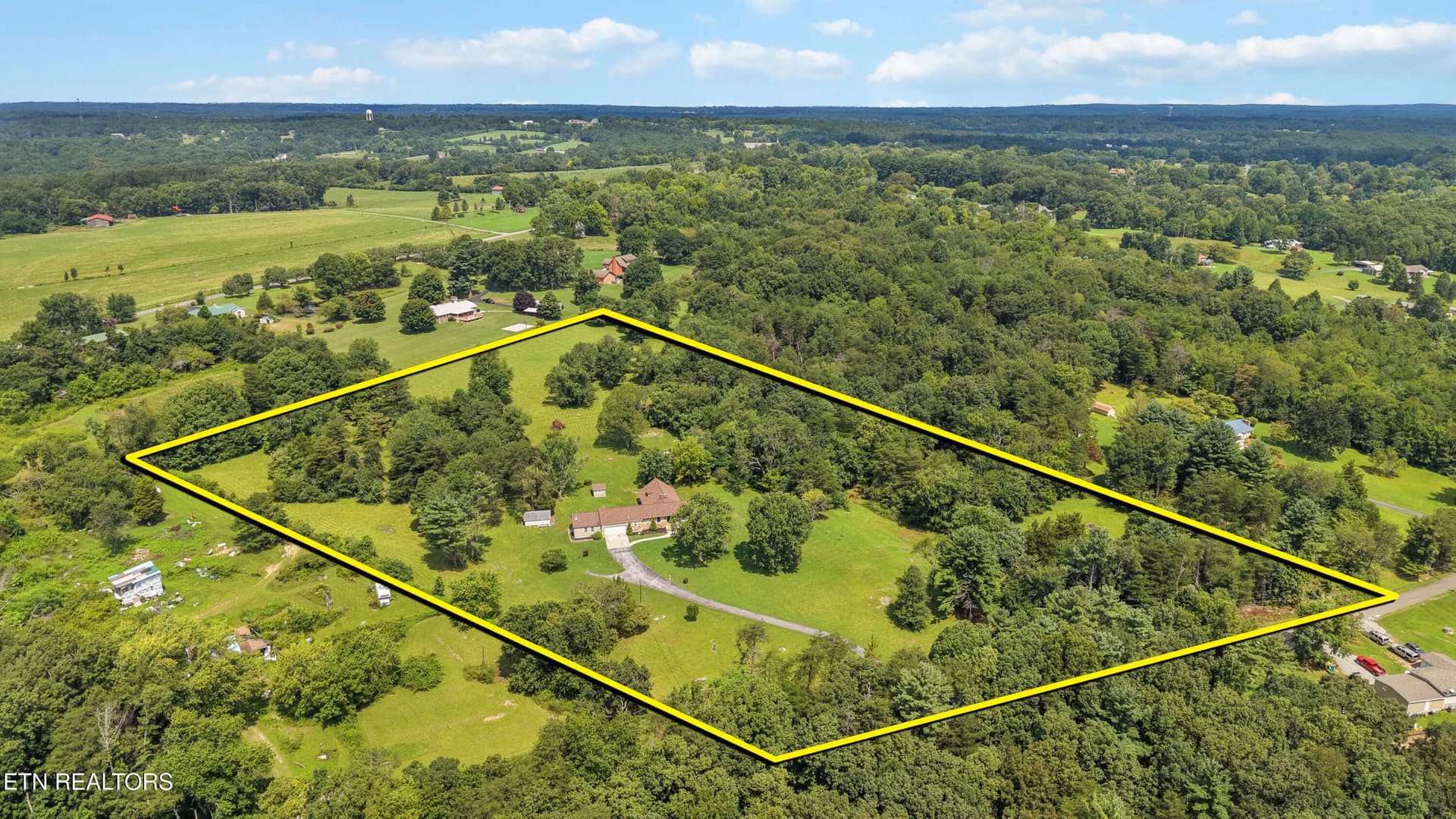 648 Lige Rd, Crossville, TN 38555