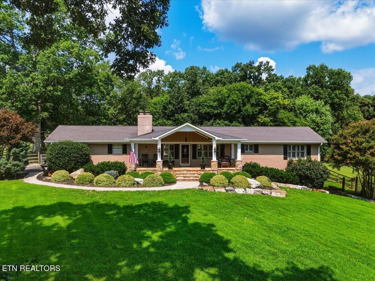 902 Summer Hill Court, Friendsville, TN 37737