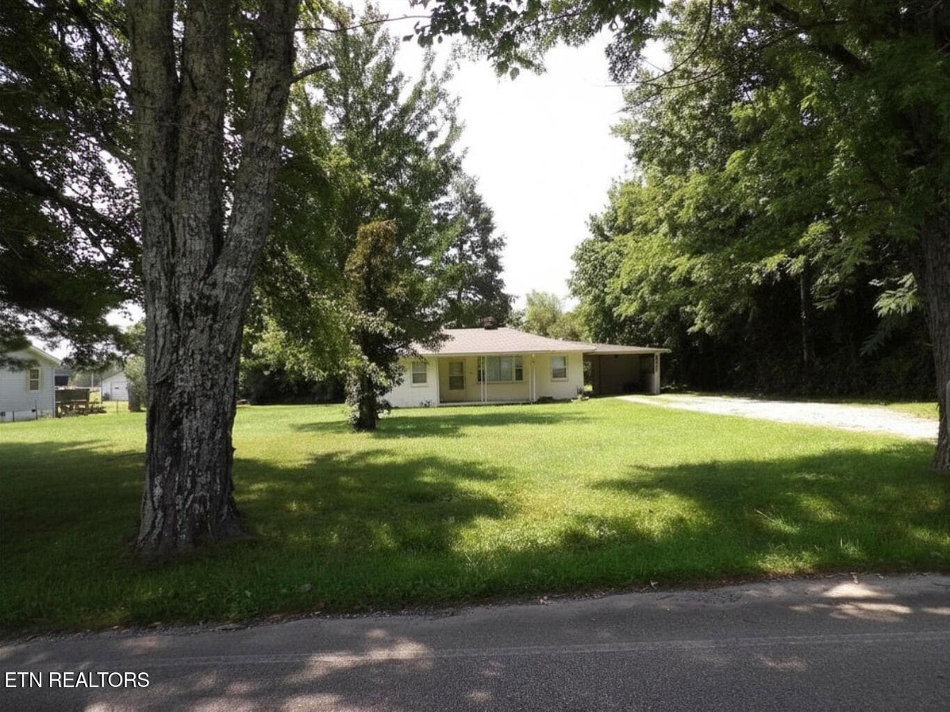 Front - 525 Woodlawn Rd, Crossville, TN 38555