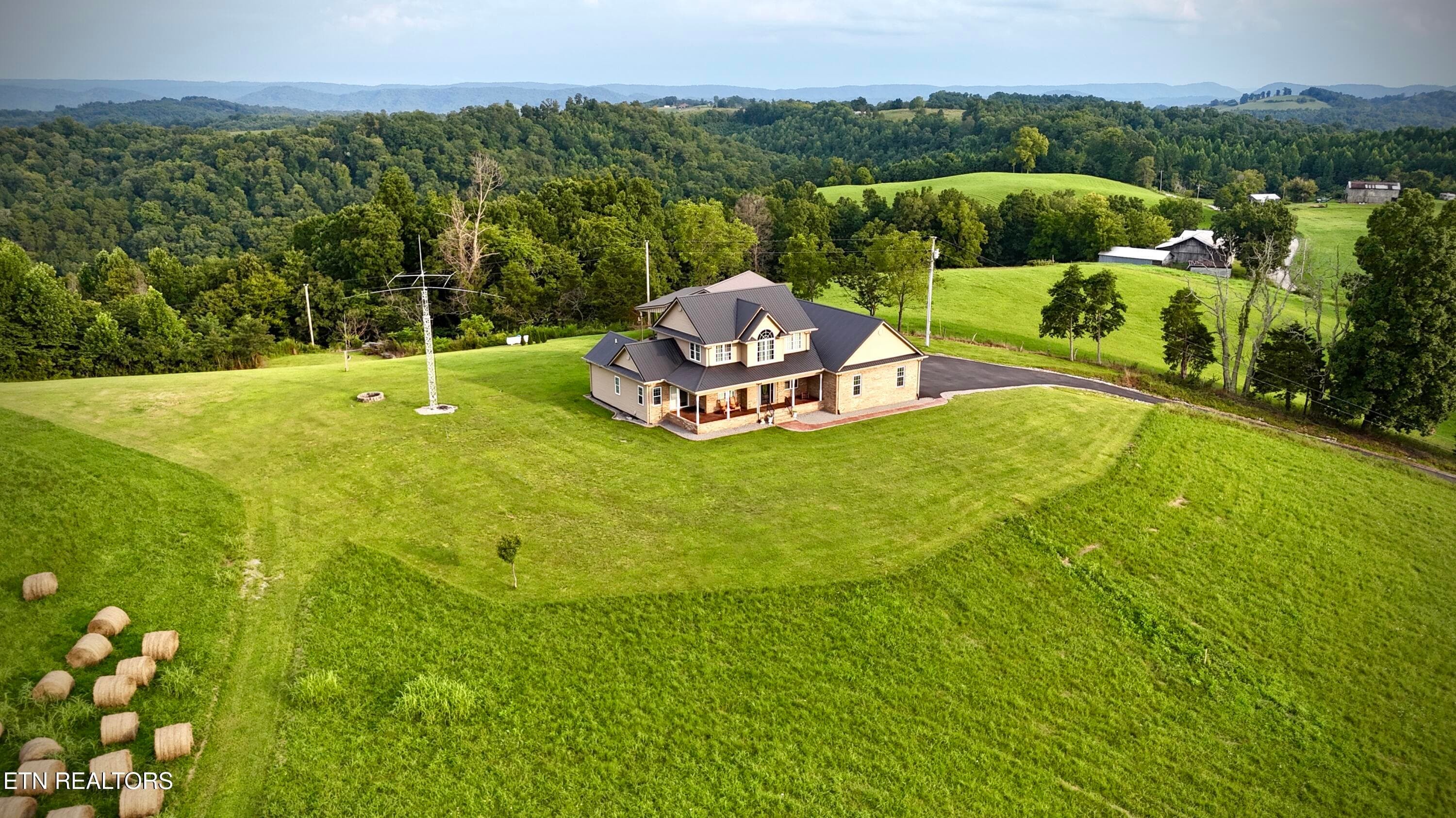 dji_fly_20260813_190140_0004_17866628096 - 317 Oak Grove Rd, Harrogate, TN 37752