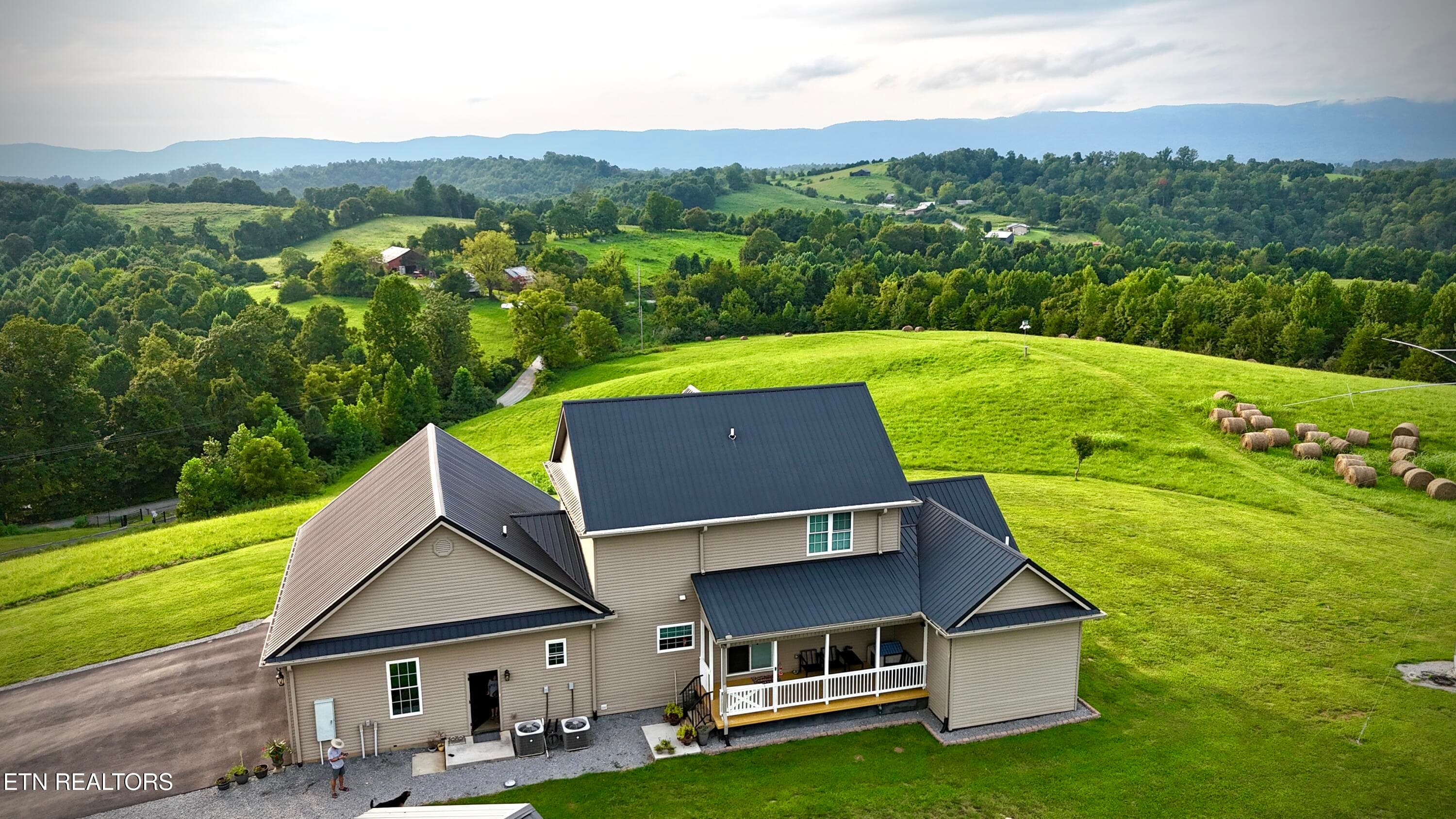 dji_fly_20260813_190026_0002_17866628091 - 317 Oak Grove Rd, Harrogate, TN 37752
