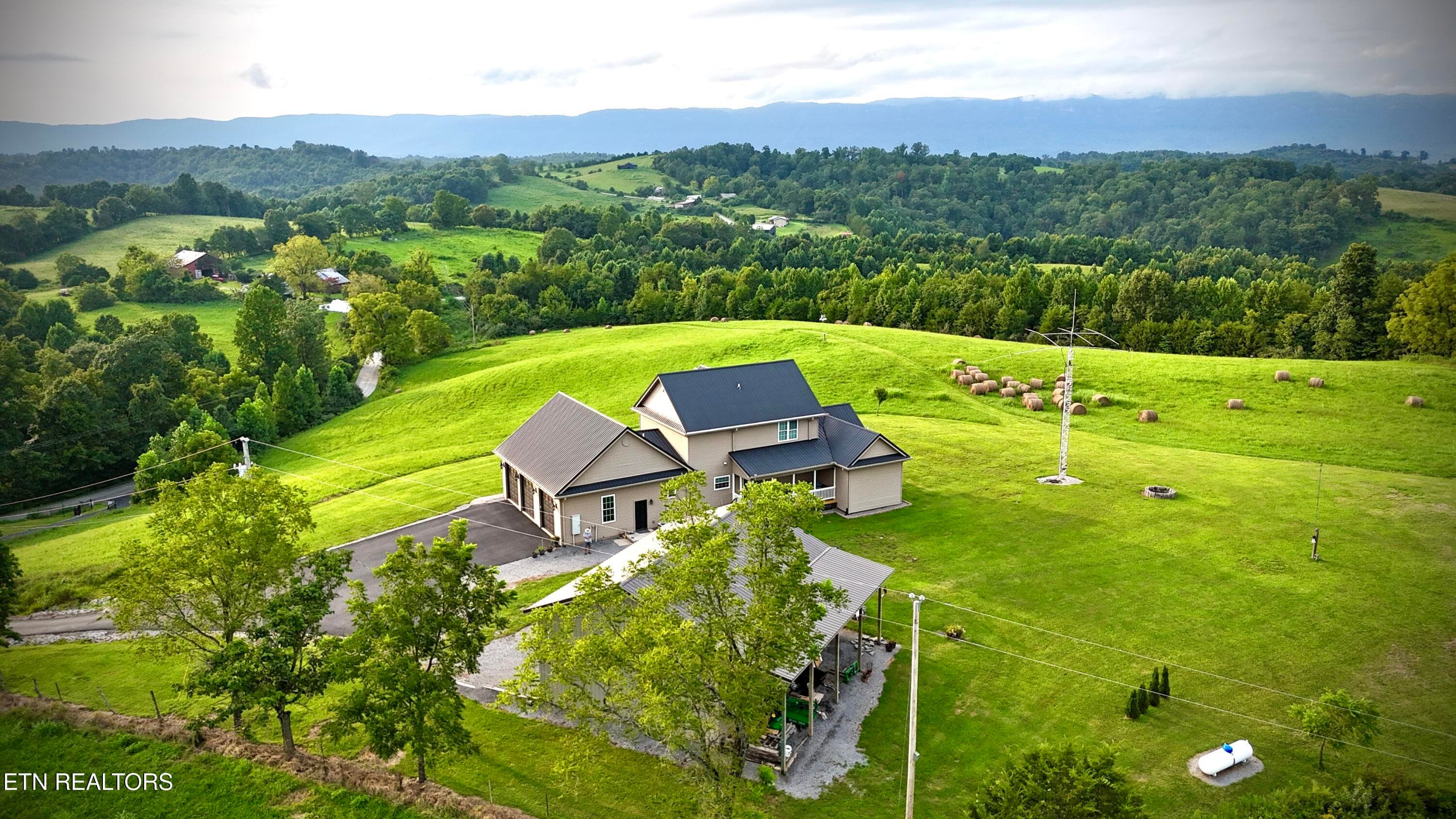 dji_fly_20260813_190252_0006_17866628102 - 317 Oak Grove Rd, Harrogate, TN 37752