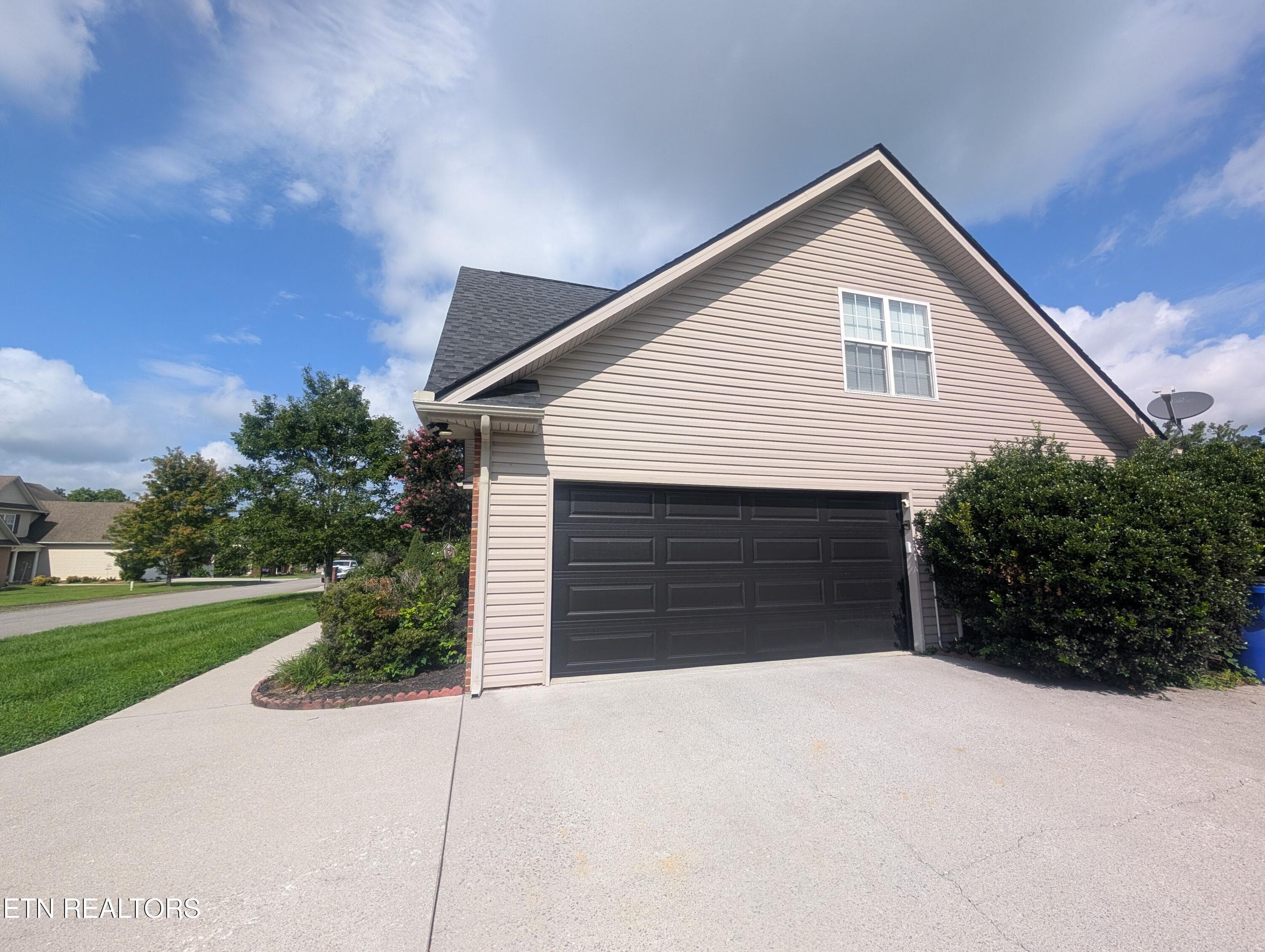 H5zcXm1w - 2426 Amber Dawn Lane, Knoxville, TN 37920