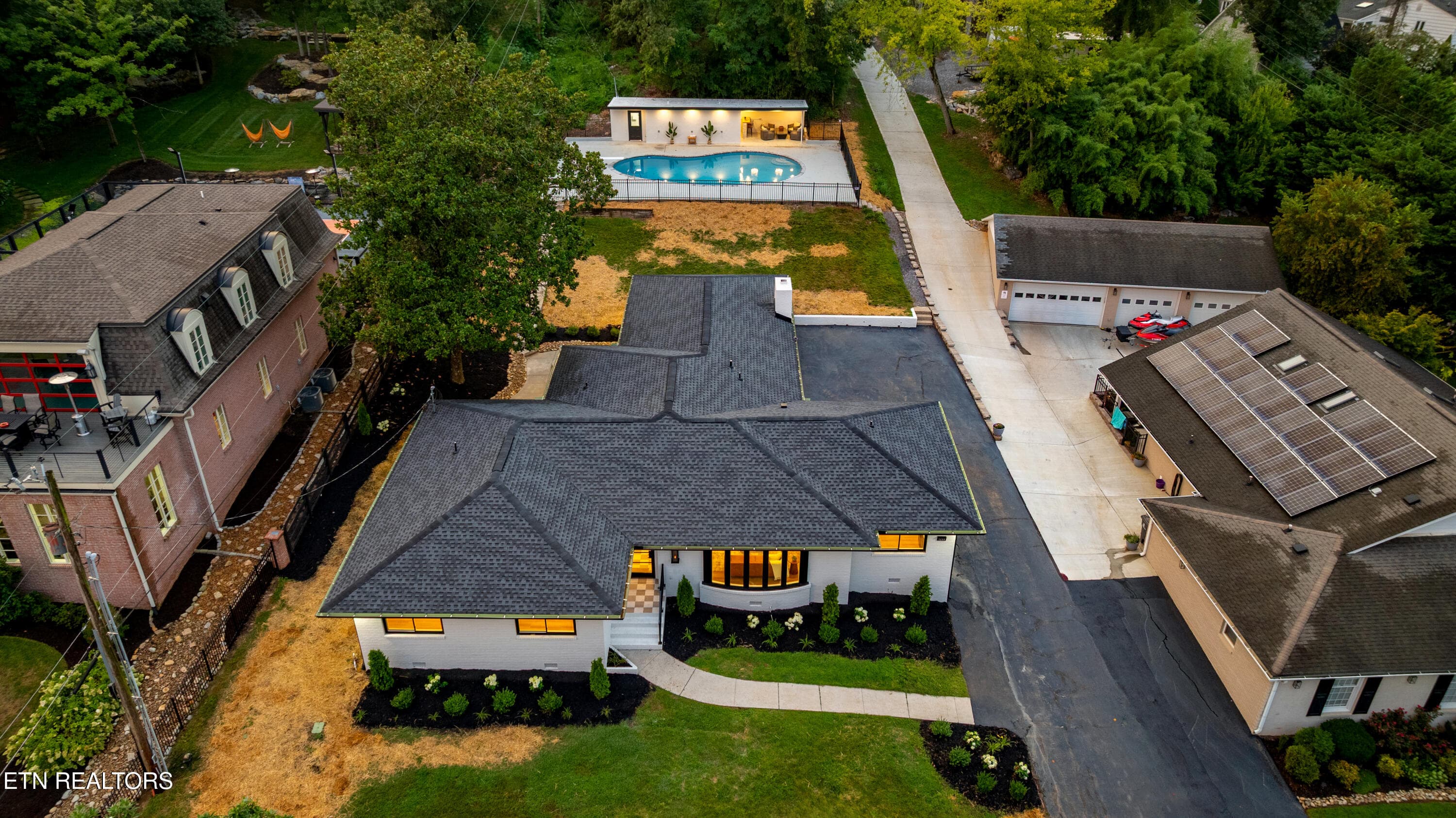1233 Cherokee Blvd, Knoxville, TN 37919