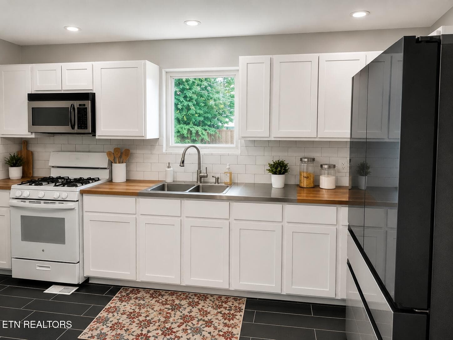 Kitchen - 211 Walton Lane Lane, Monterey, TN 38574