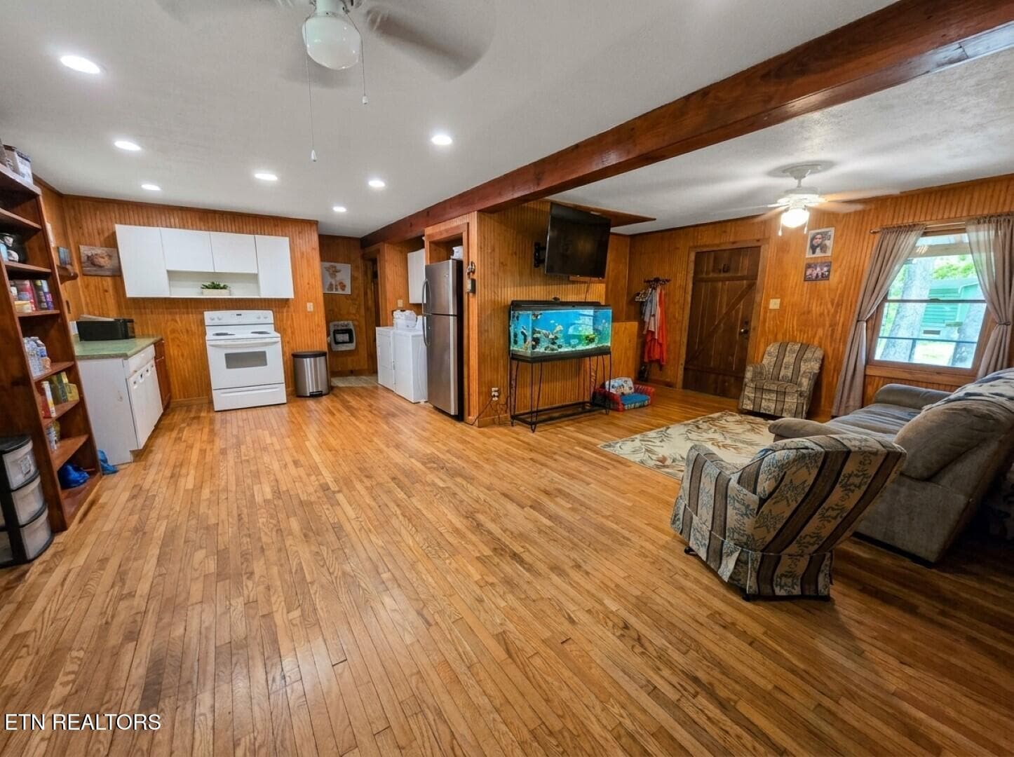 Kitchen Dining Living Room - 301 Joe Barnett Rd, Jamestown, TN 38556