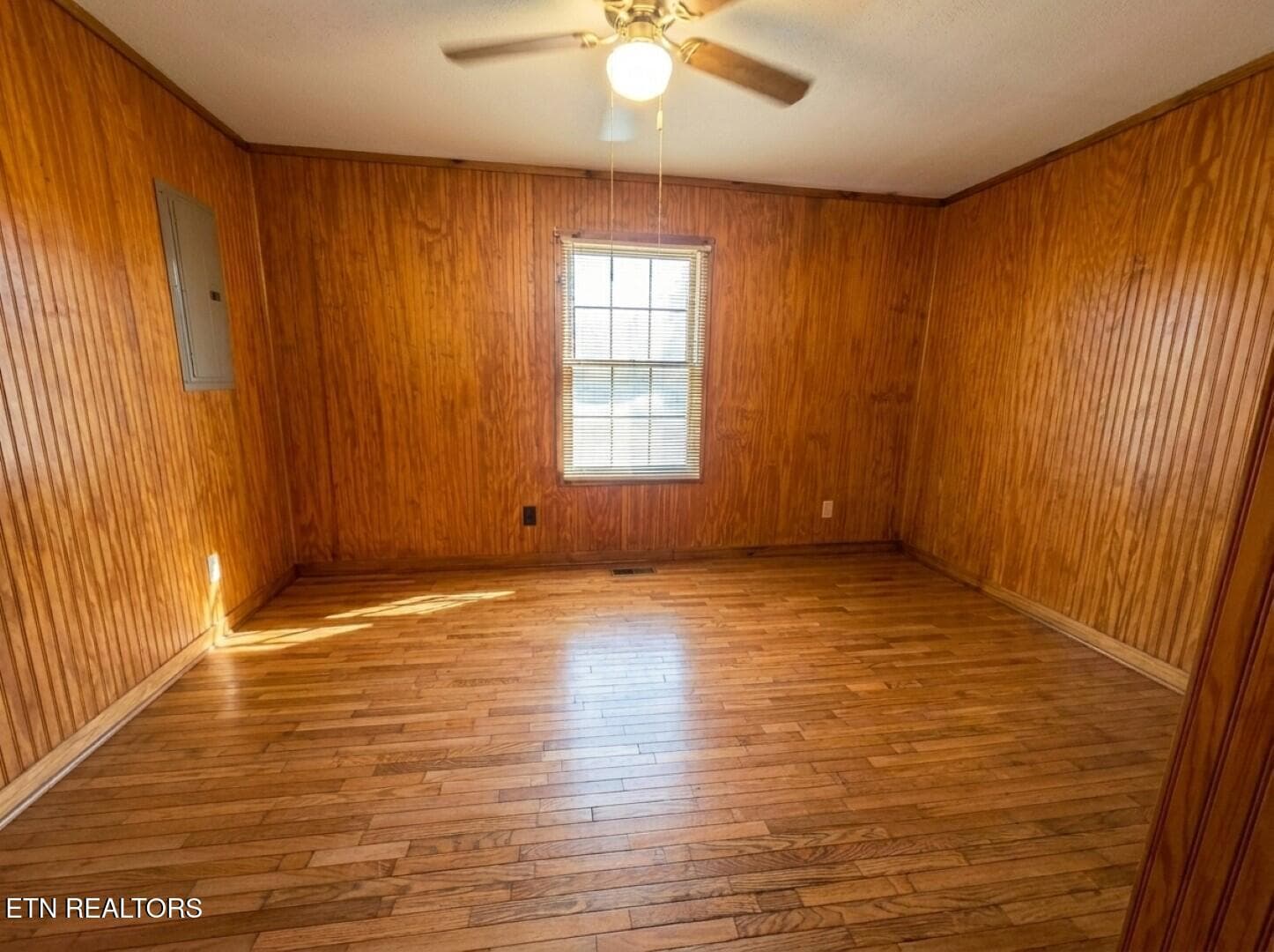 Master Bedroom - 301 Joe Barnett Rd, Jamestown, TN 38556