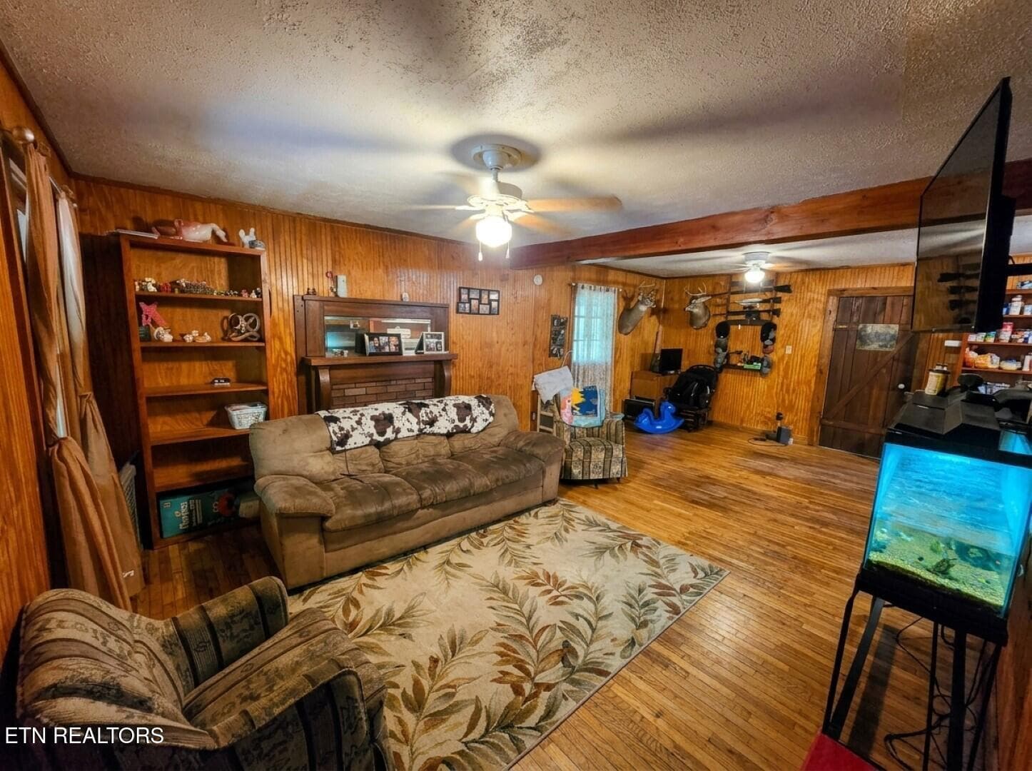 Living Room - 301 Joe Barnett Rd, Jamestown, TN 38556