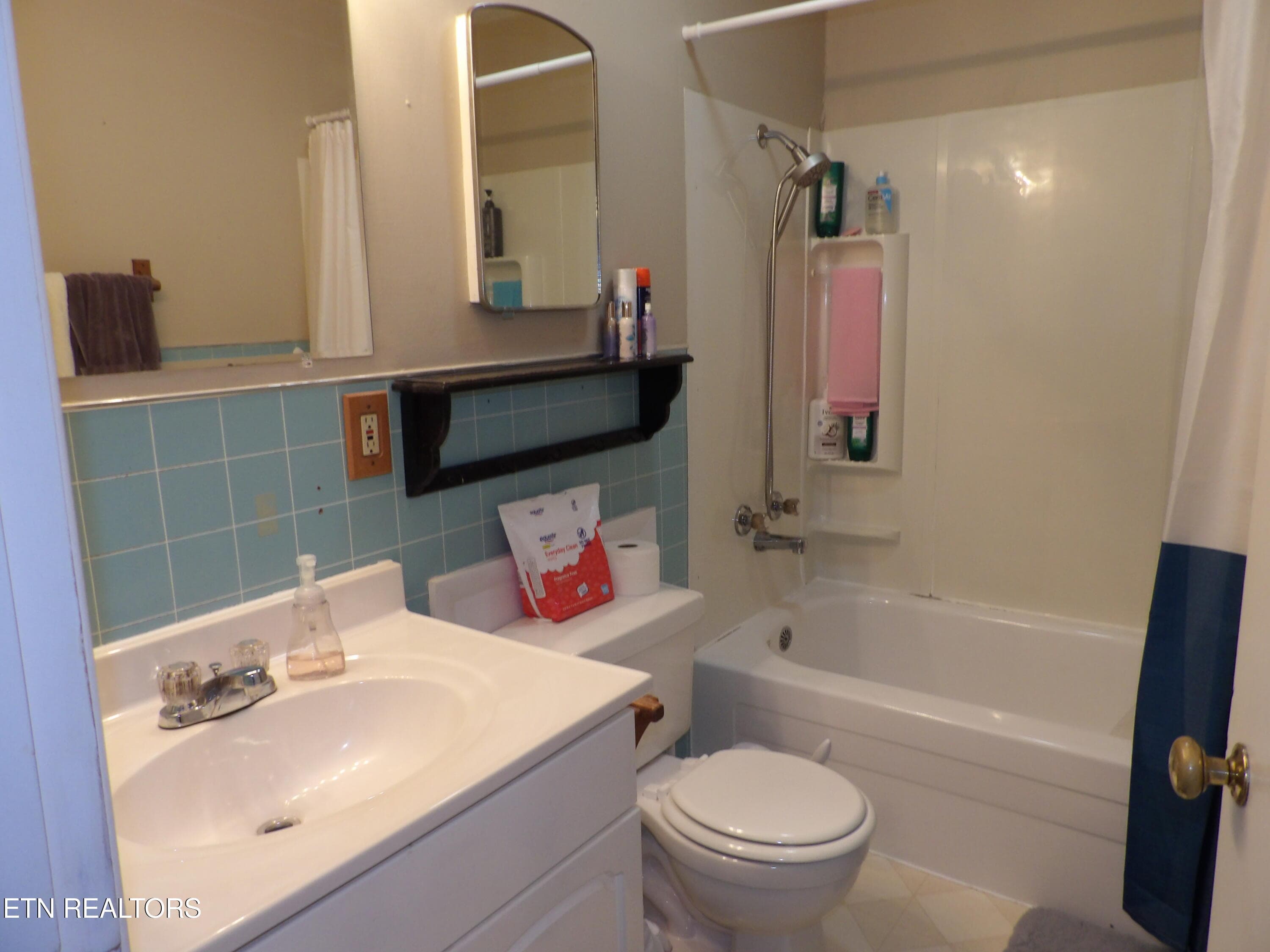 100_0640 - 525 Woodlawn Rd, Crossville, TN 38555
