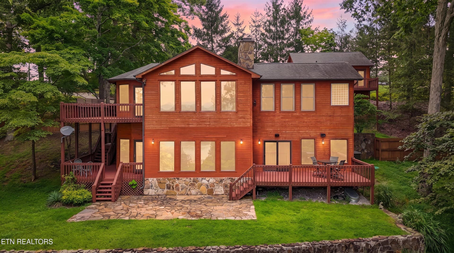 1186 Deerfield Way, LaFollette, TN 37766