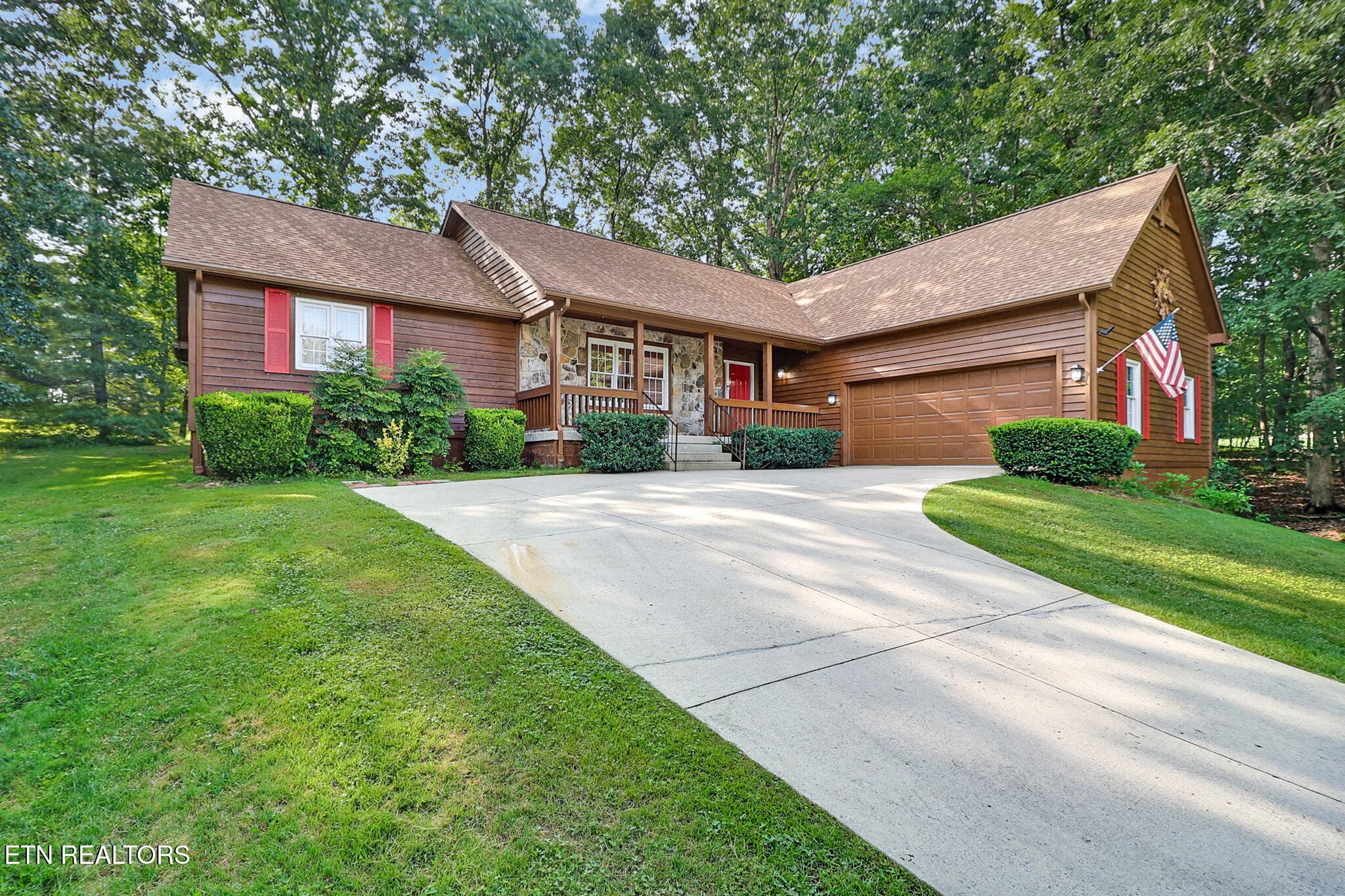 Cedar & Stone Facade - 25 Amesbury Court, Crossville, TN 38558, Crossville