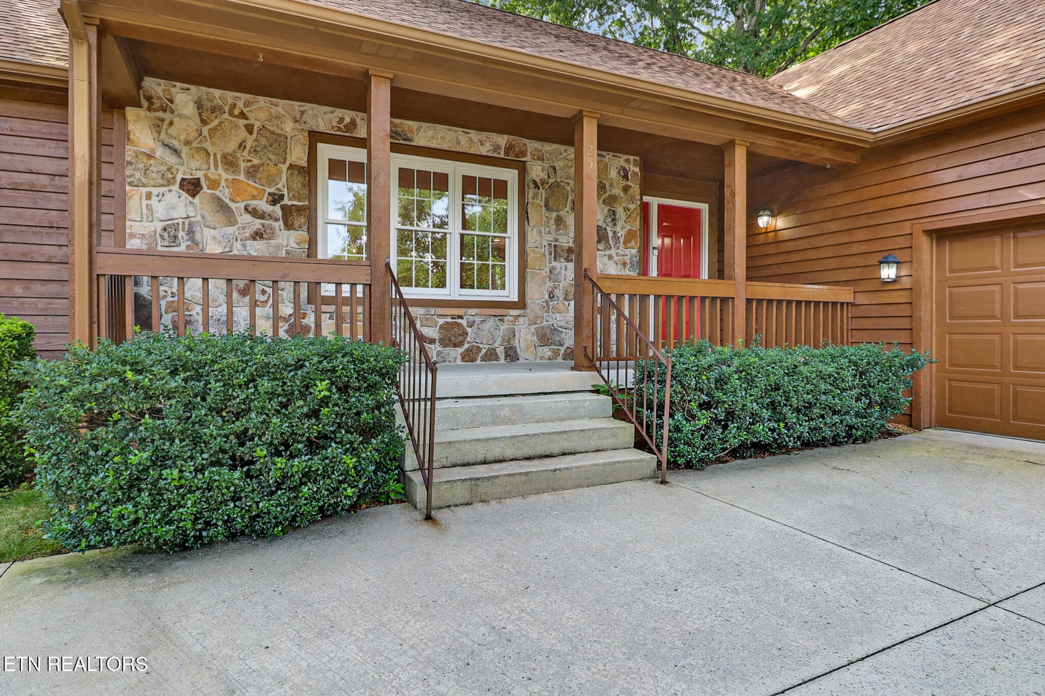 Wide Front Porch for your Morning Coffee - 25 Amesbury Court, Crossville, TN 38558, Crossville