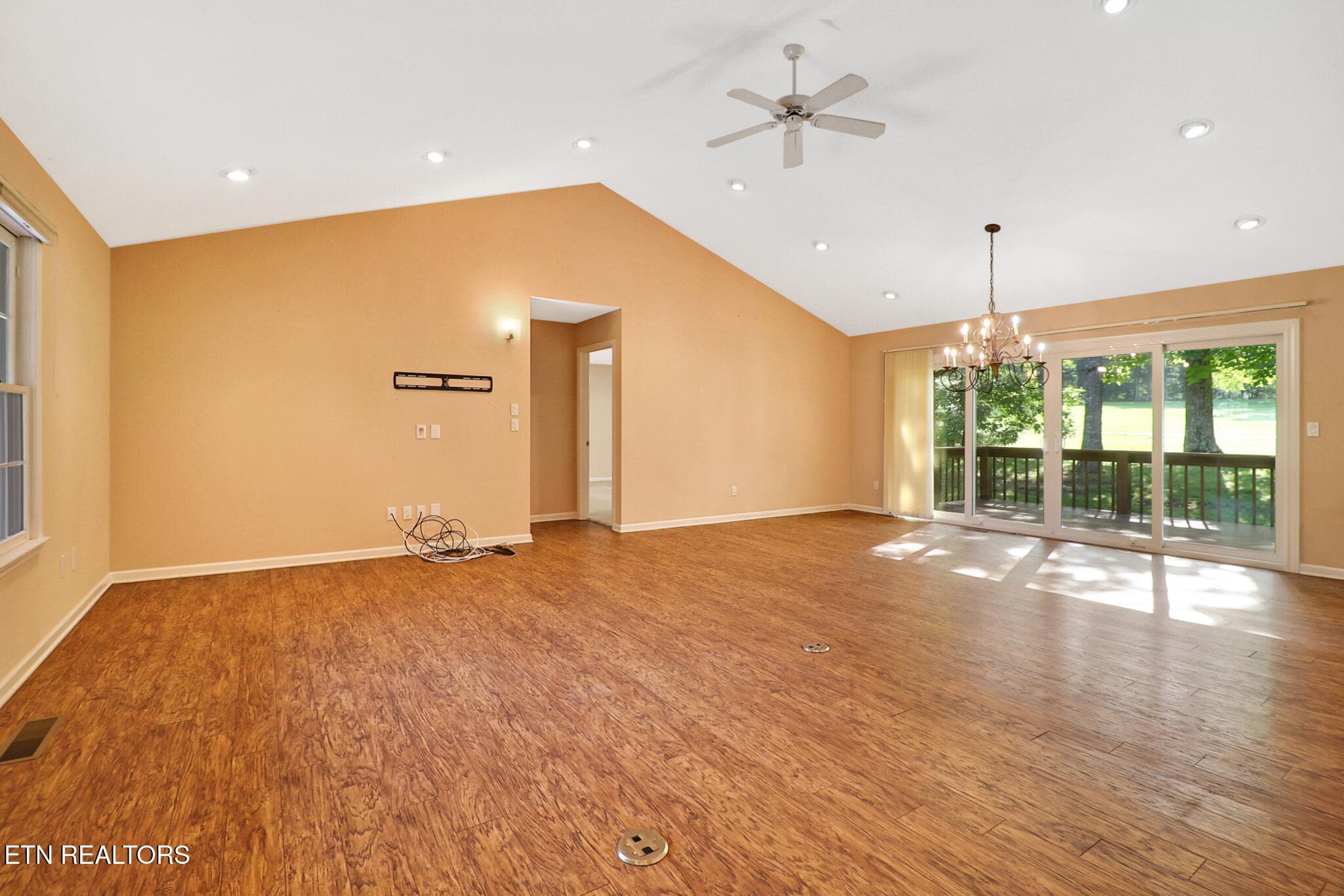 Spacious Living/Dining Room Combination - 25 Amesbury Court, Crossville, TN 38558, Crossville