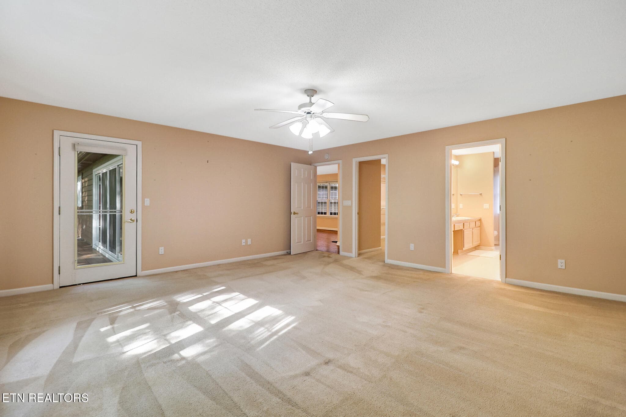 Spacious Master Bedroom - 25 Amesbury Court, Crossville, TN 38558, Crossville