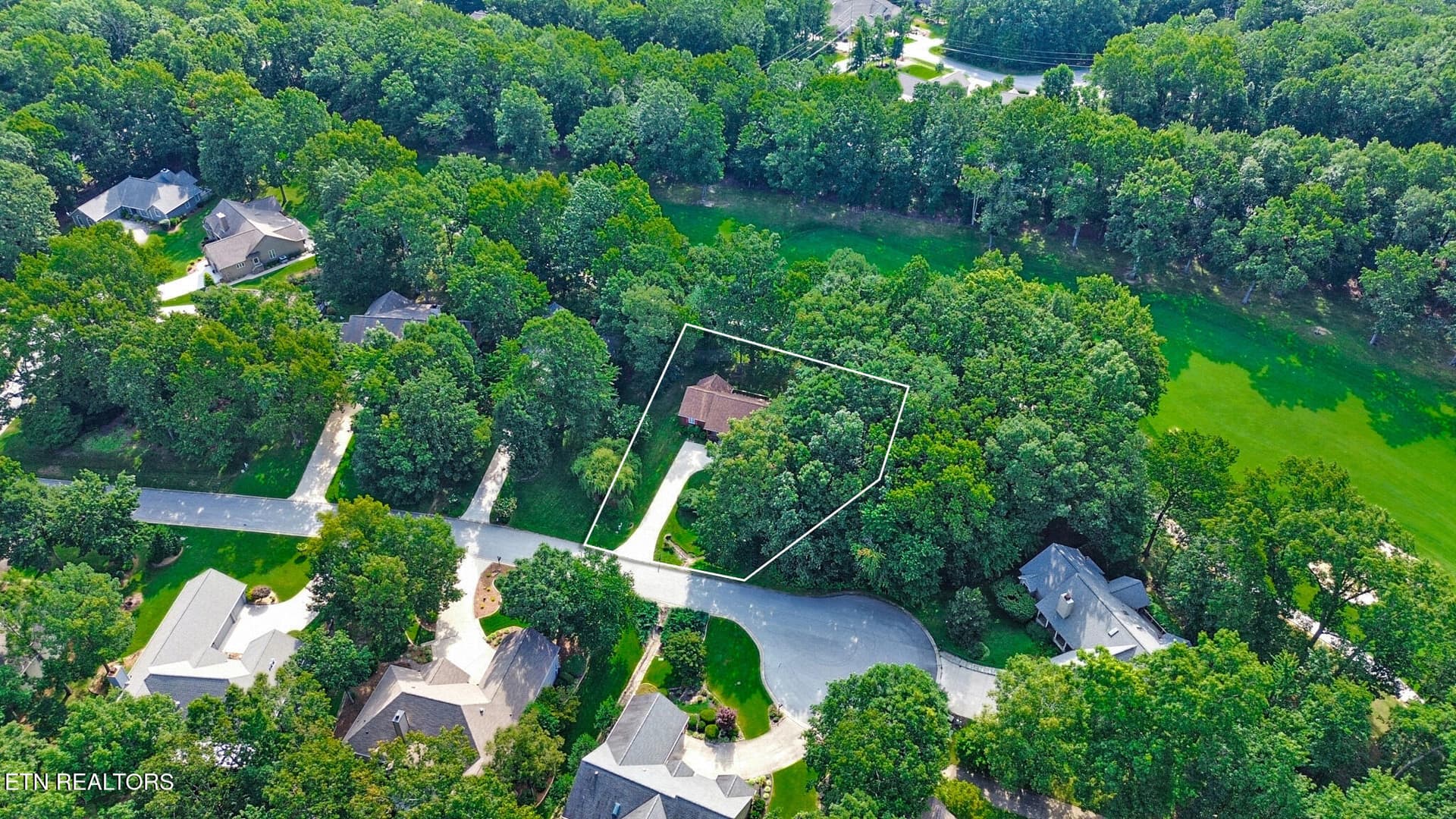 Located near the end of the Cul-de-Sac - 25 Amesbury Court, Crossville, TN 38558