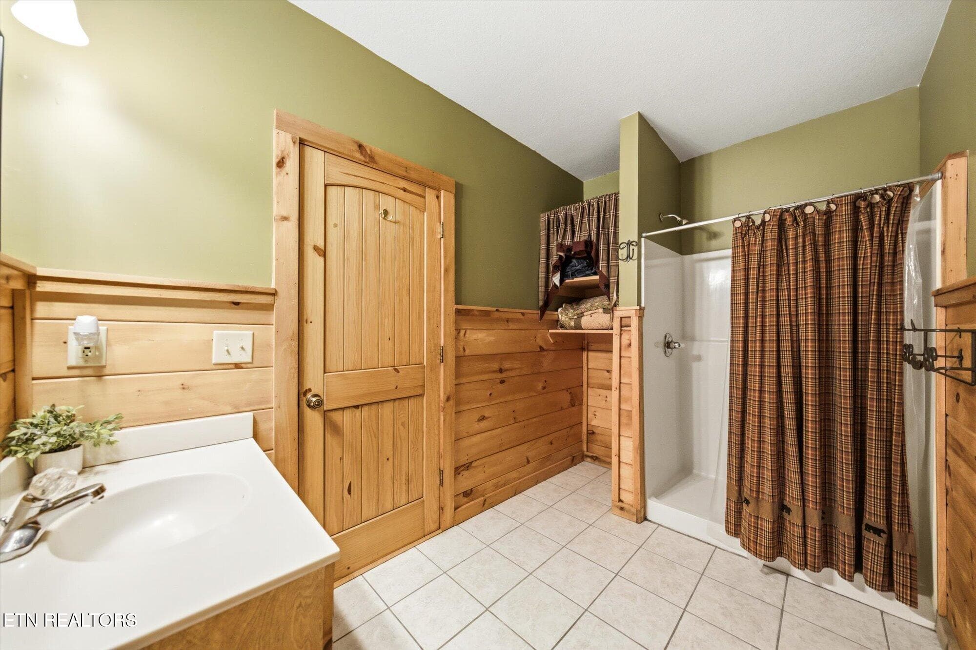 33 - 2606 Tree Tops Way, Pigeon Forge, TN 37863, Pigeon Forge