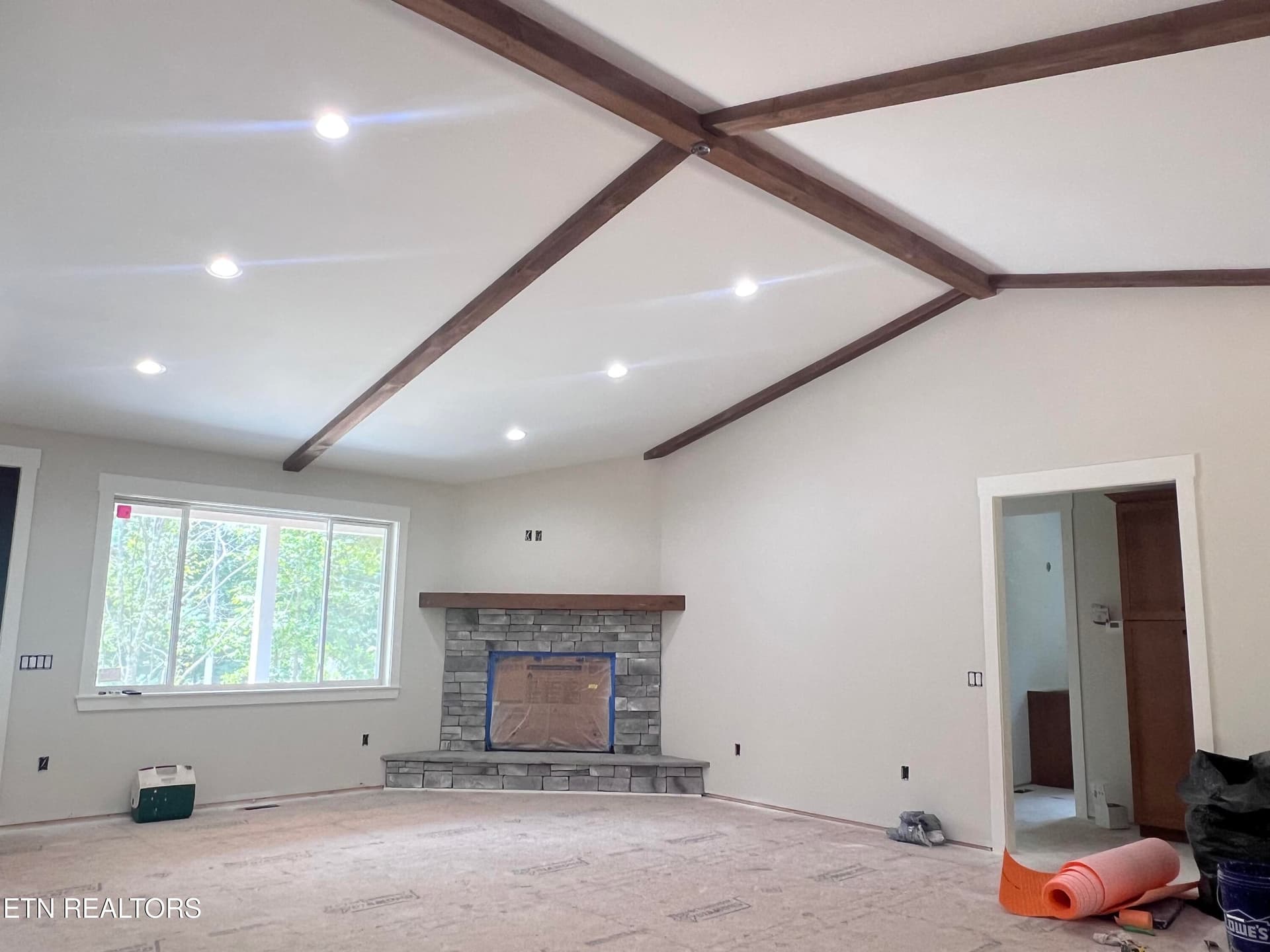 Vaulted Ceiling - 20 Rolling Green Court, Crossville, TN 38558