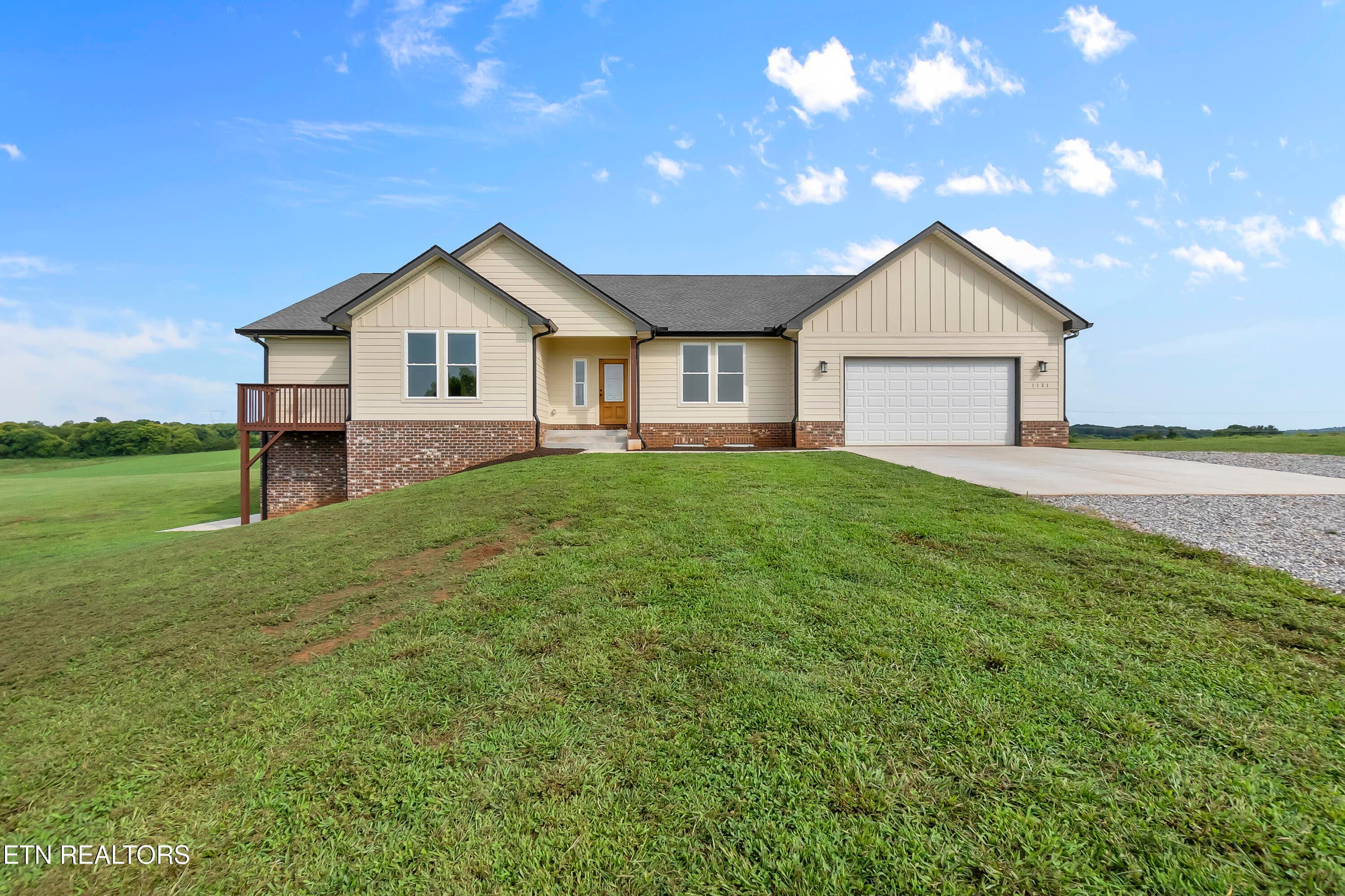 1121 Frogpond Rd, Friendsville, TN 37737