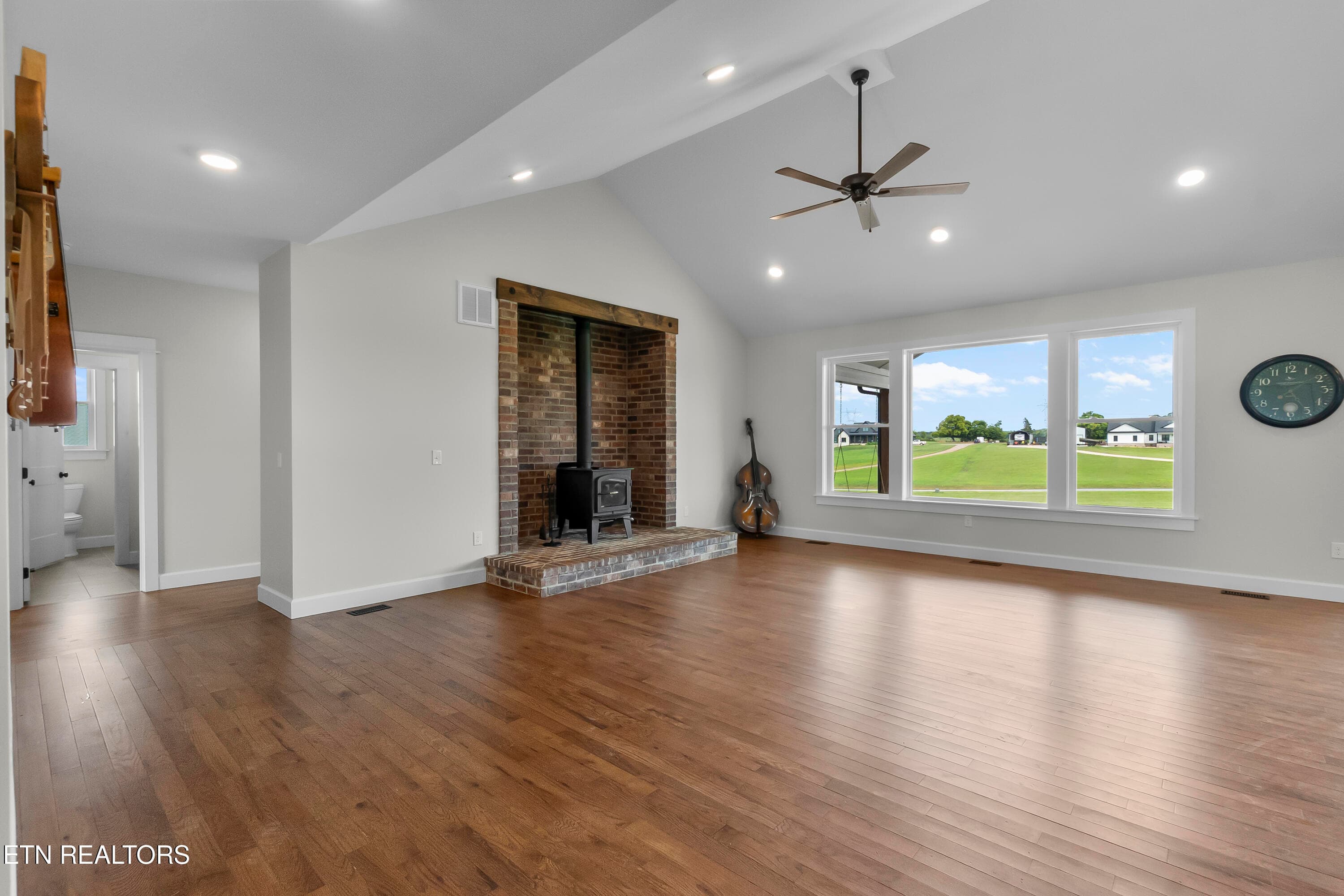 Living Room - 1121 Frogpond Rd, Friendsville, TN 37737