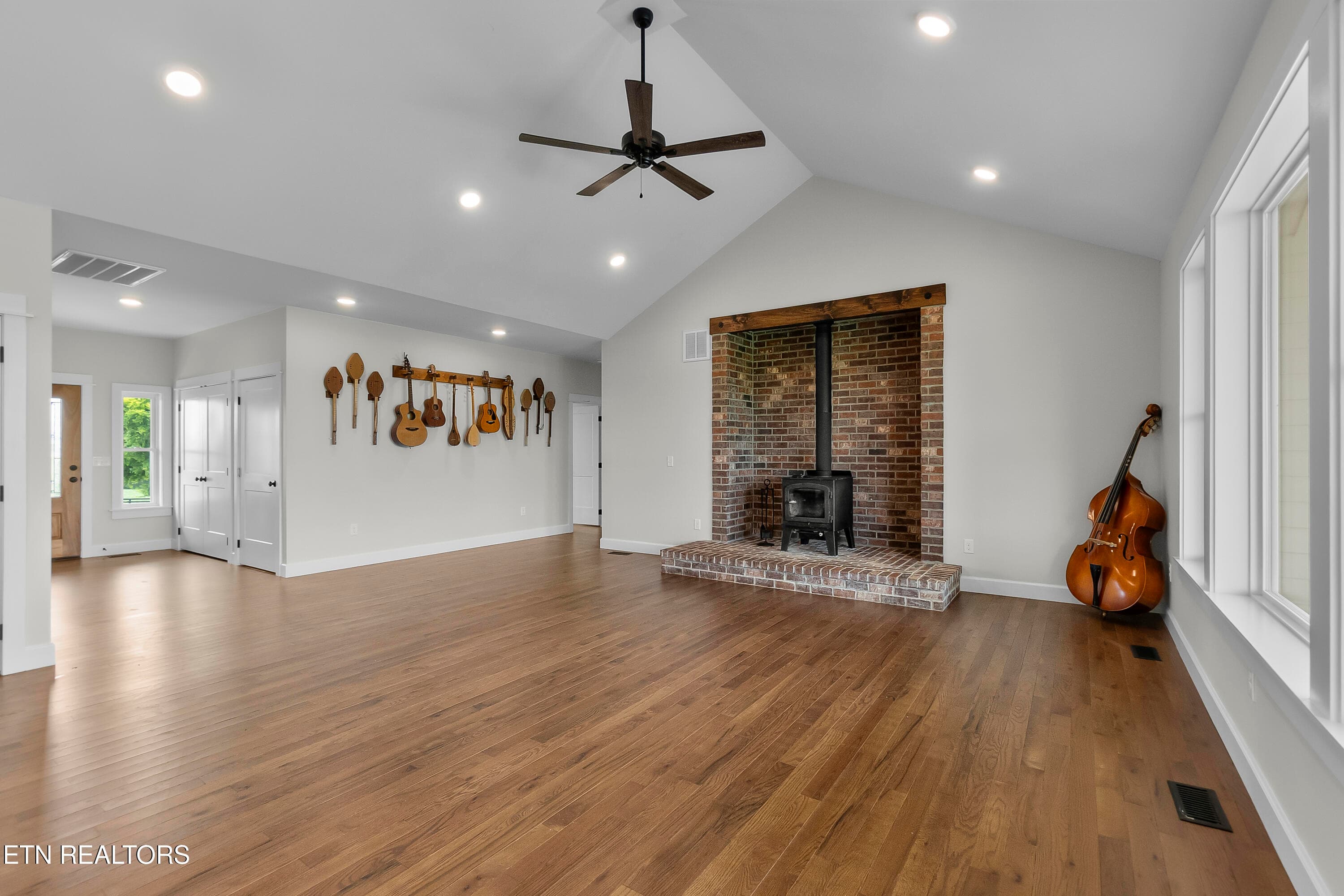 Living Room 2 - 1121 Frogpond Rd, Friendsville, TN 37737