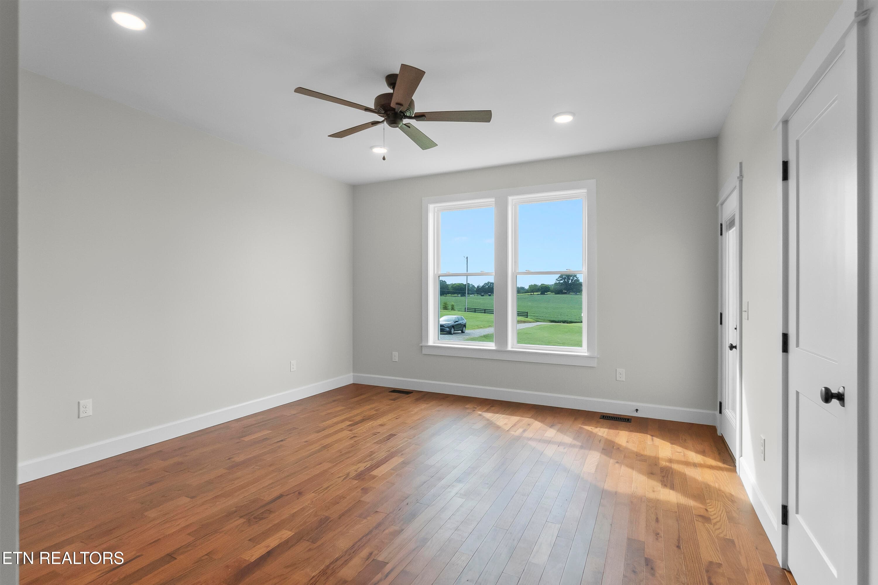 Main Bedroom - 1121 Frogpond Rd, Friendsville, TN 37737