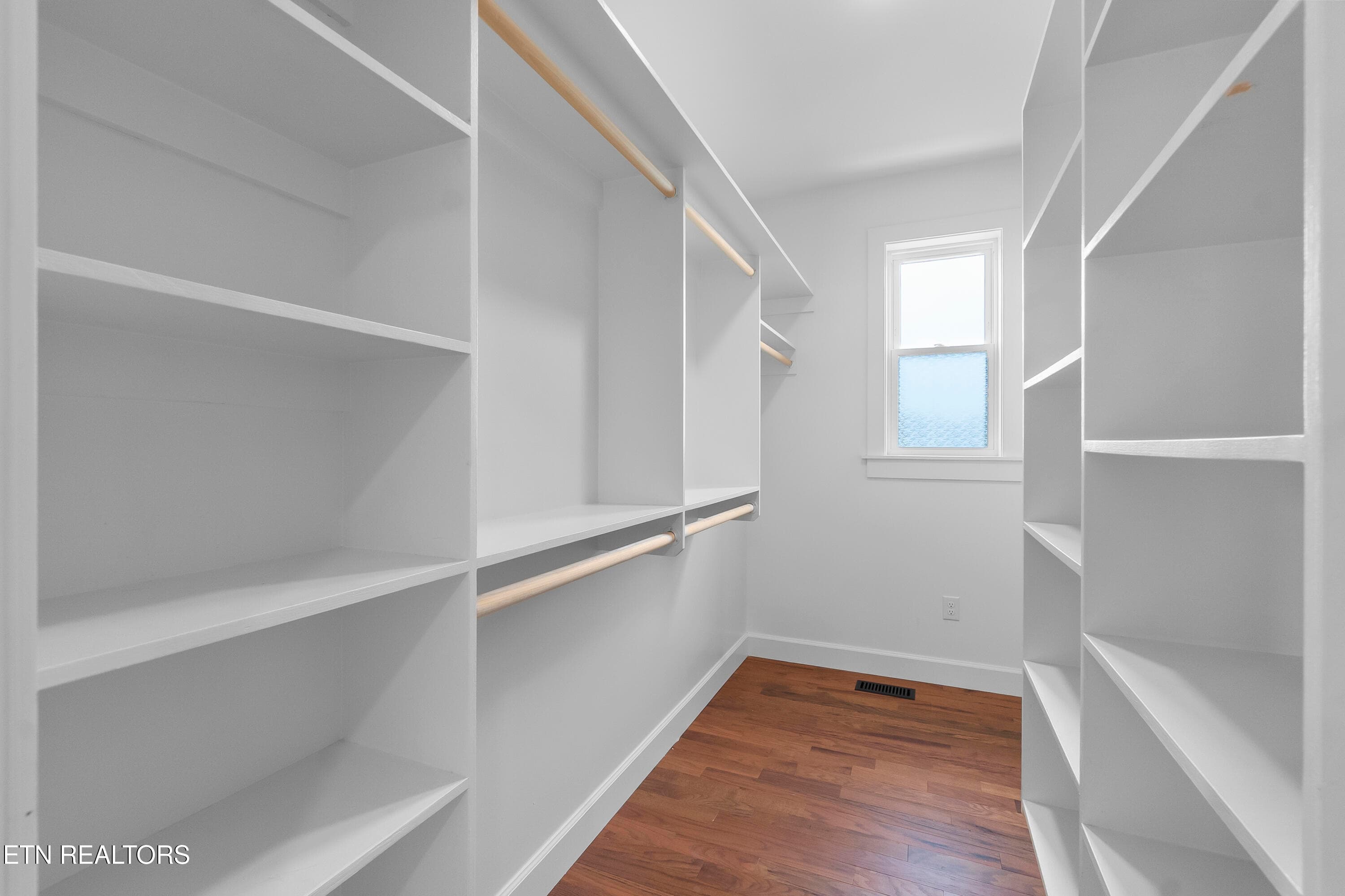 Main Bedroom Closet - 1121 Frogpond Rd, Friendsville, TN 37737