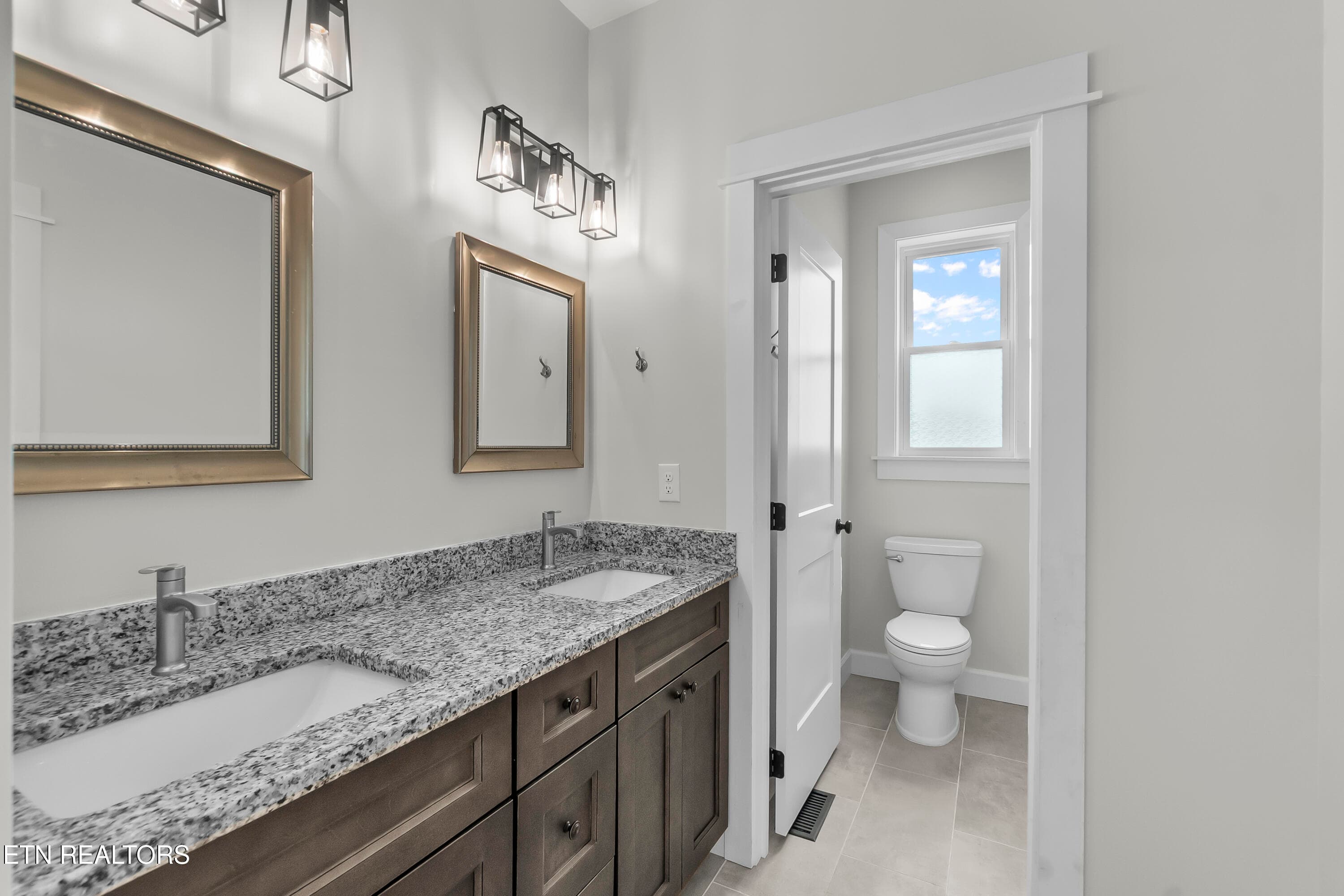 Main Bath - 1121 Frogpond Rd, Friendsville, TN 37737