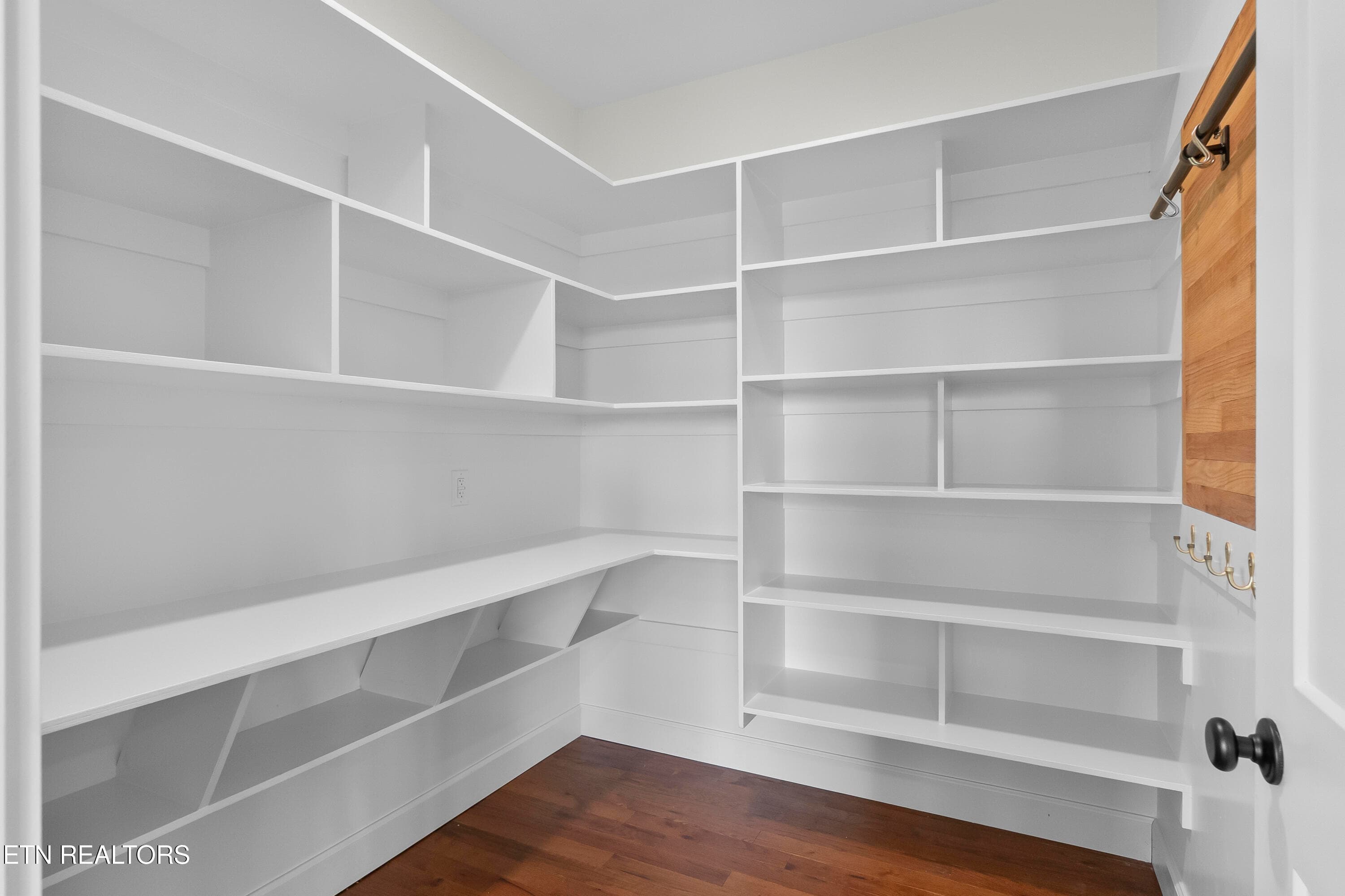 Pantry - 1121 Frogpond Rd, Friendsville, TN 37737