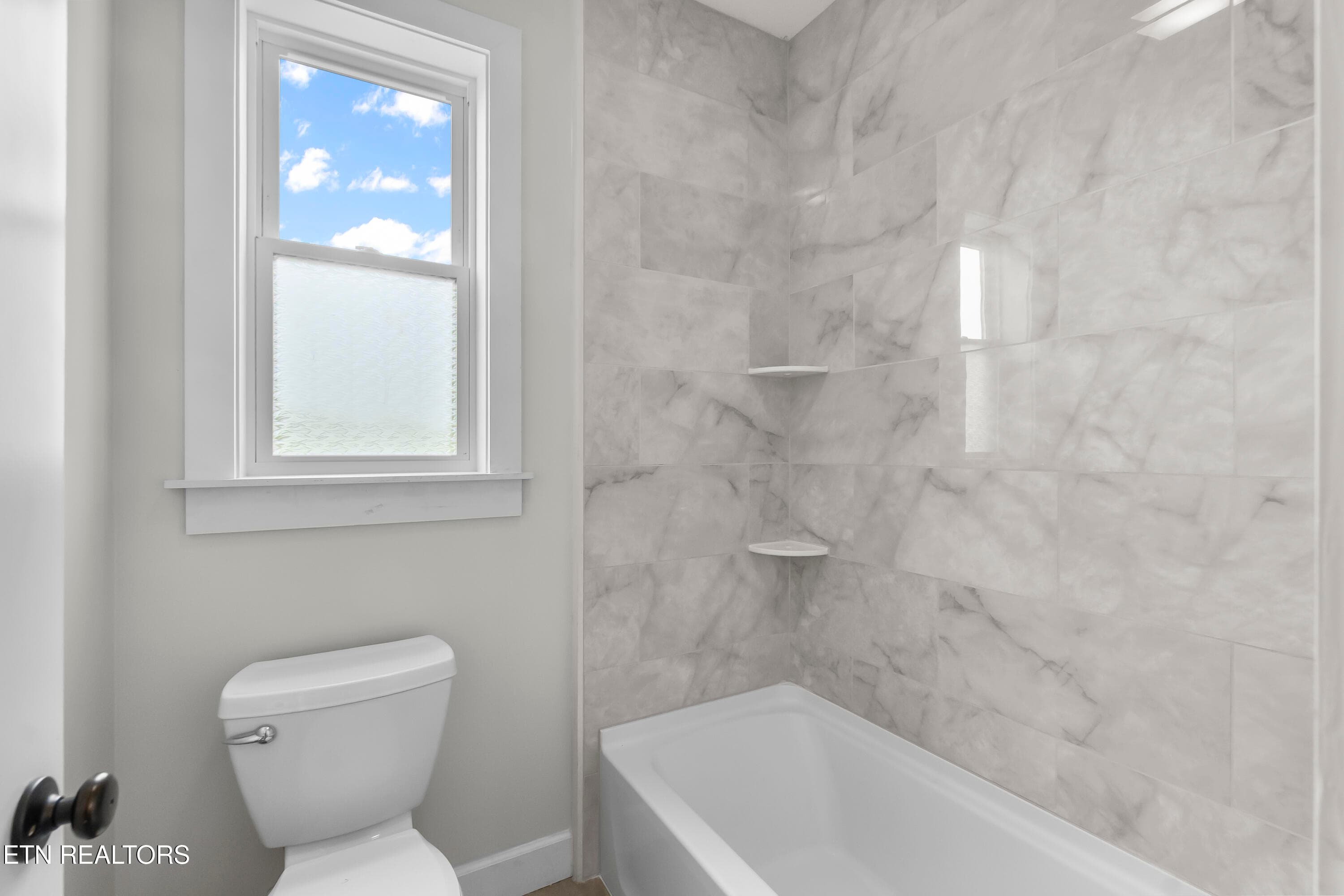 Bath - 1121 Frogpond Rd, Friendsville, TN 37737