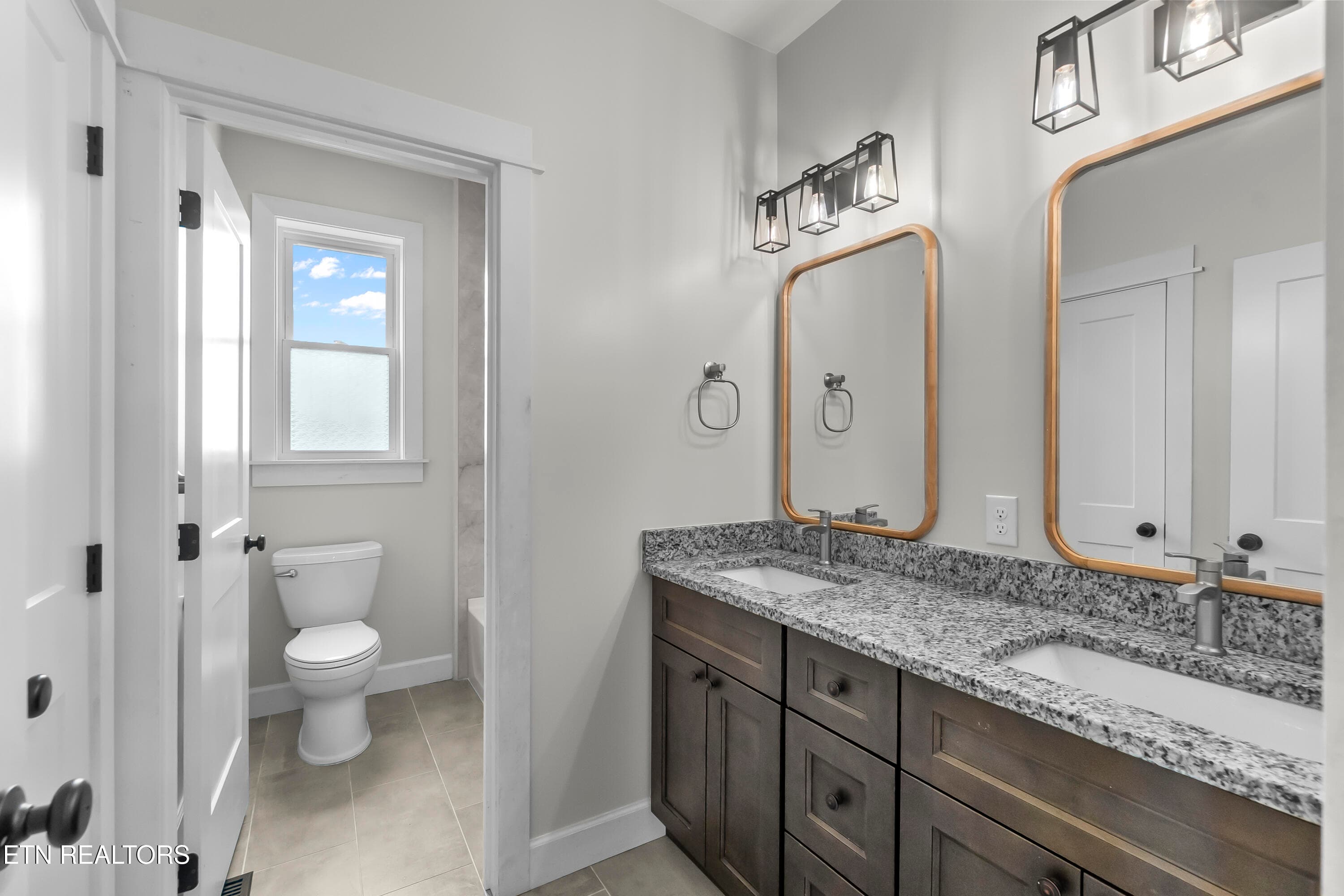 Bath - 1121 Frogpond Rd, Friendsville, TN 37737