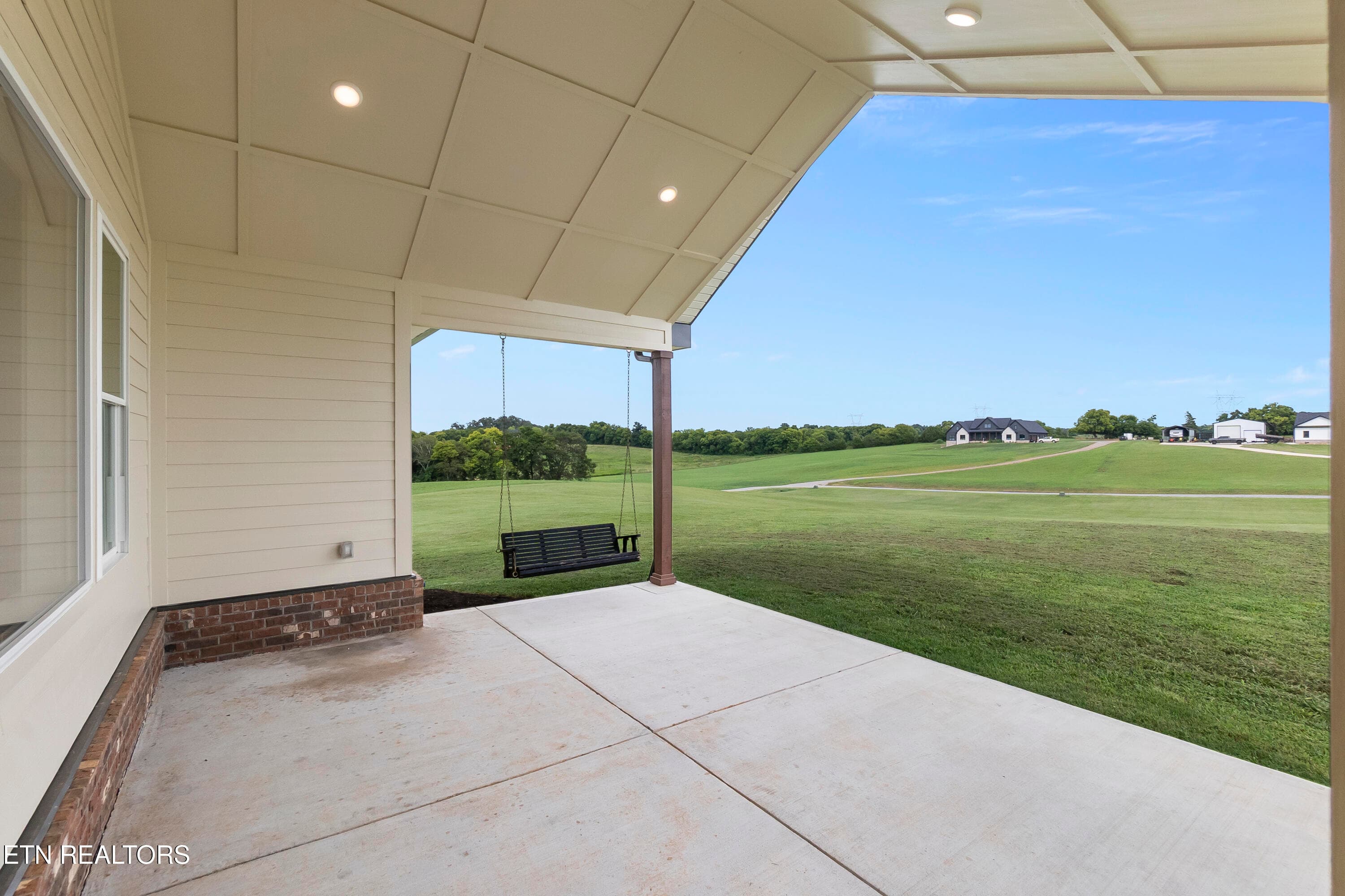Back Porch - 1121 Frogpond Rd, Friendsville, TN 37737
